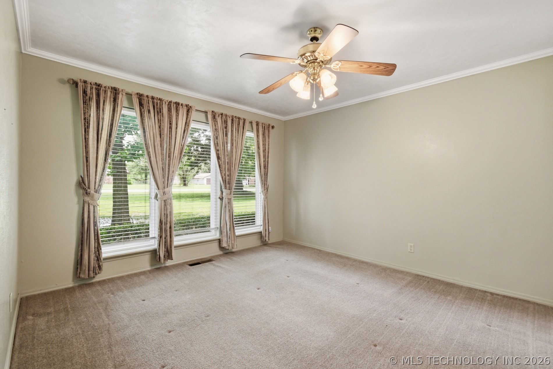 23734 S Southridge Drive Property Photo 6