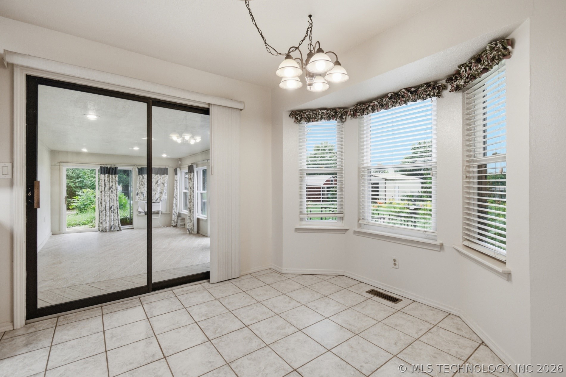 23734 S Southridge Drive Property Photo 14