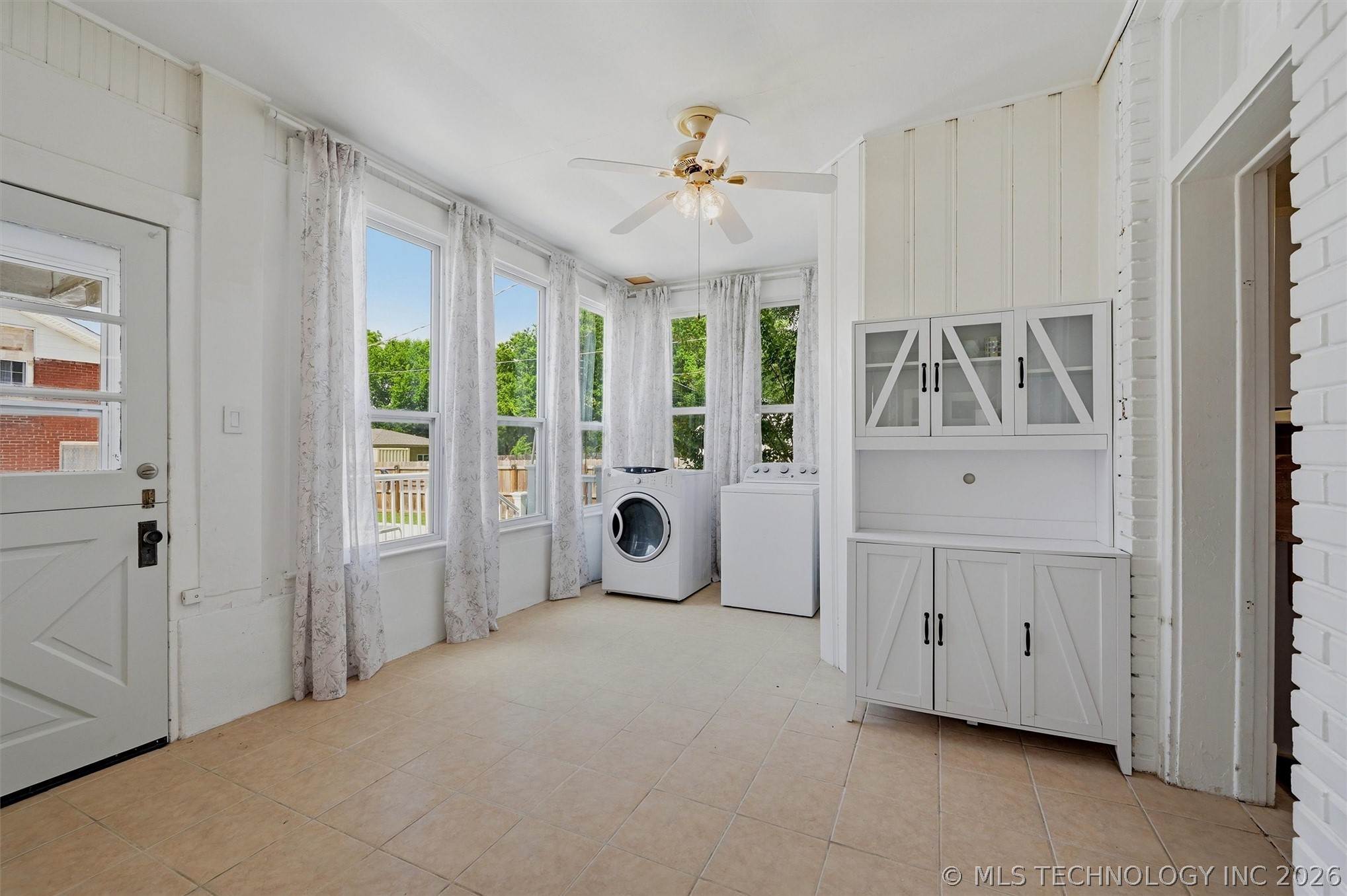 809 W Elm Street Property Photo 18