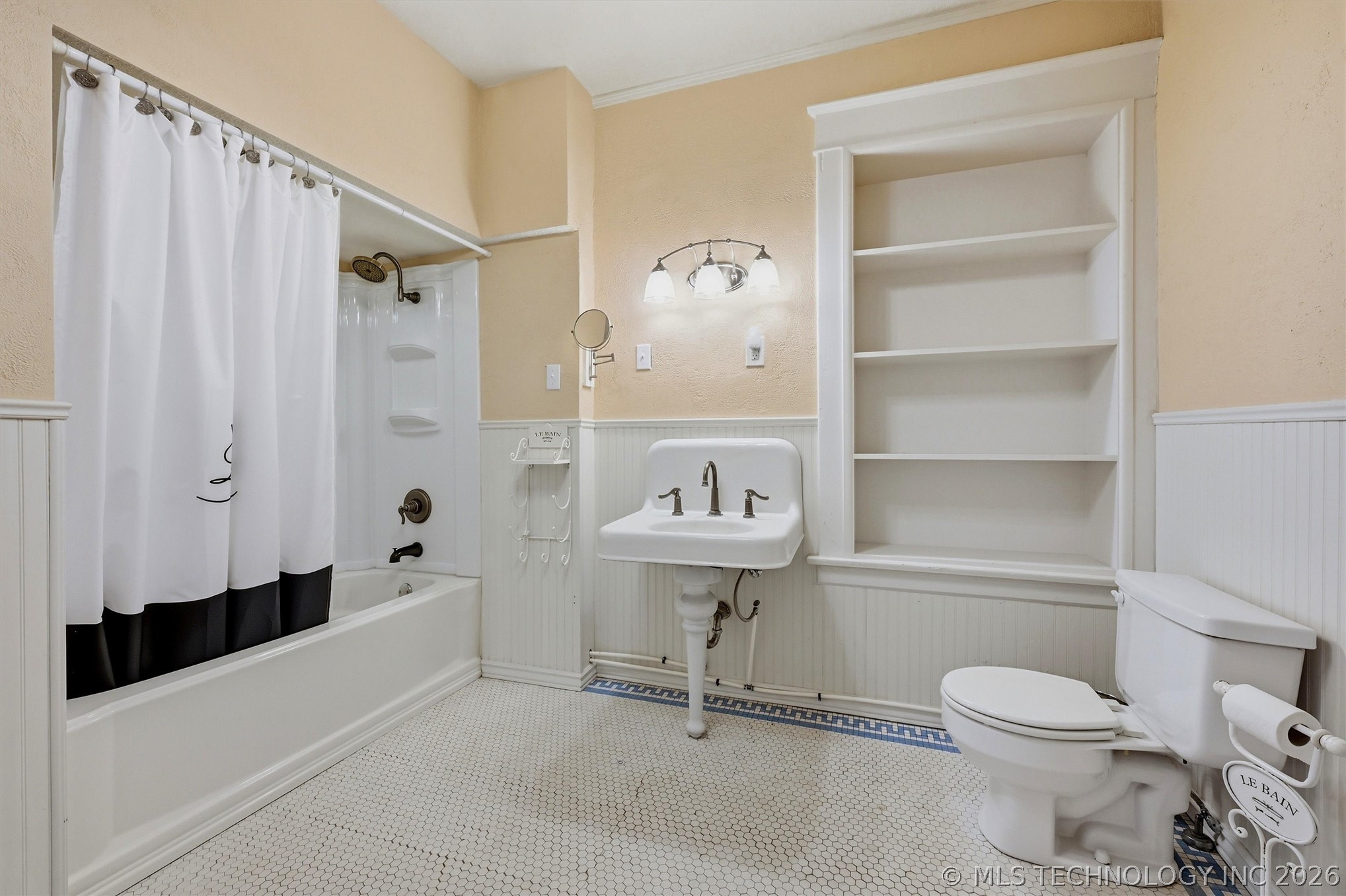 809 W Elm Street Property Photo 32