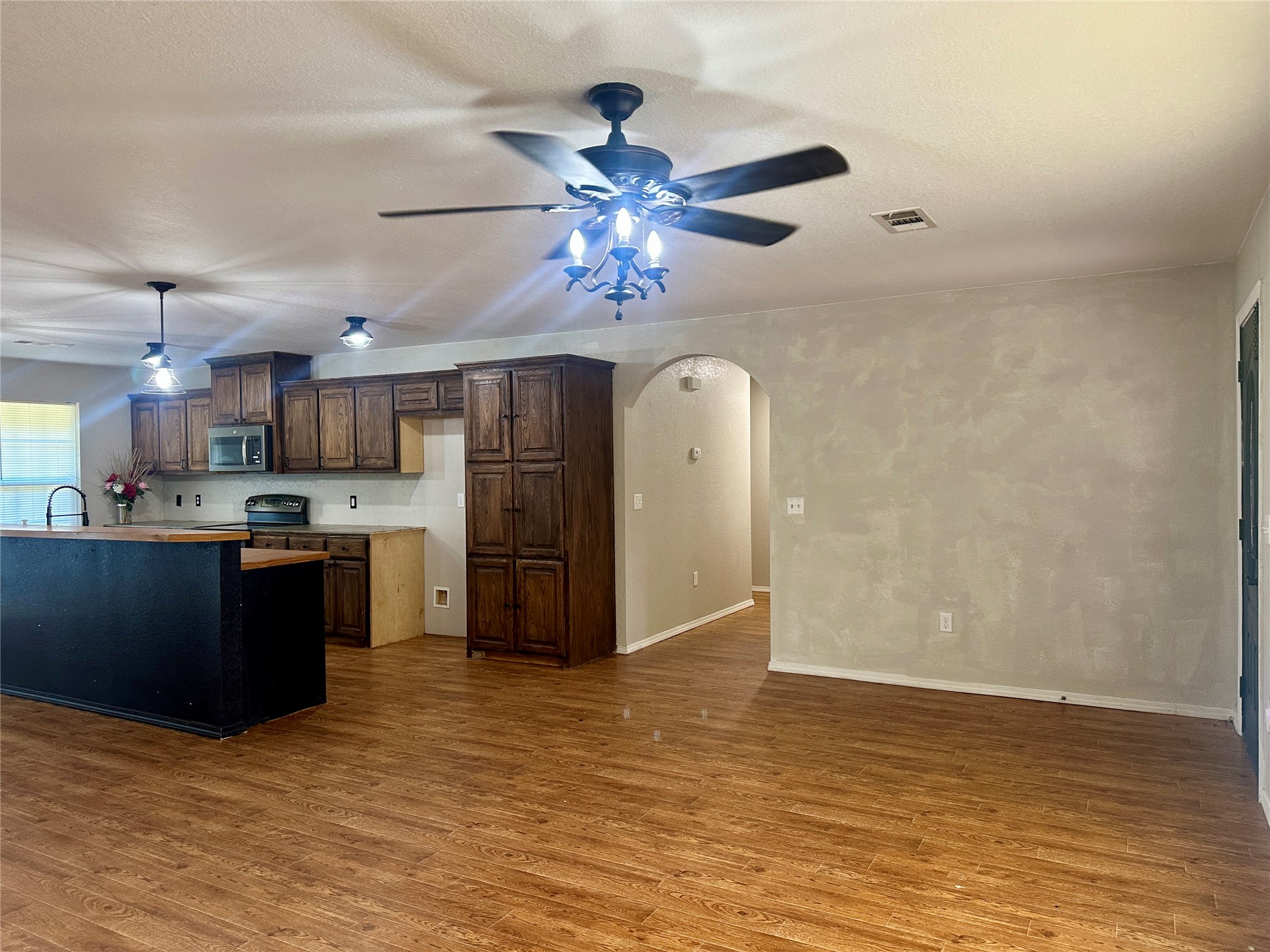 1400 Skyline Drive Property Photo 4