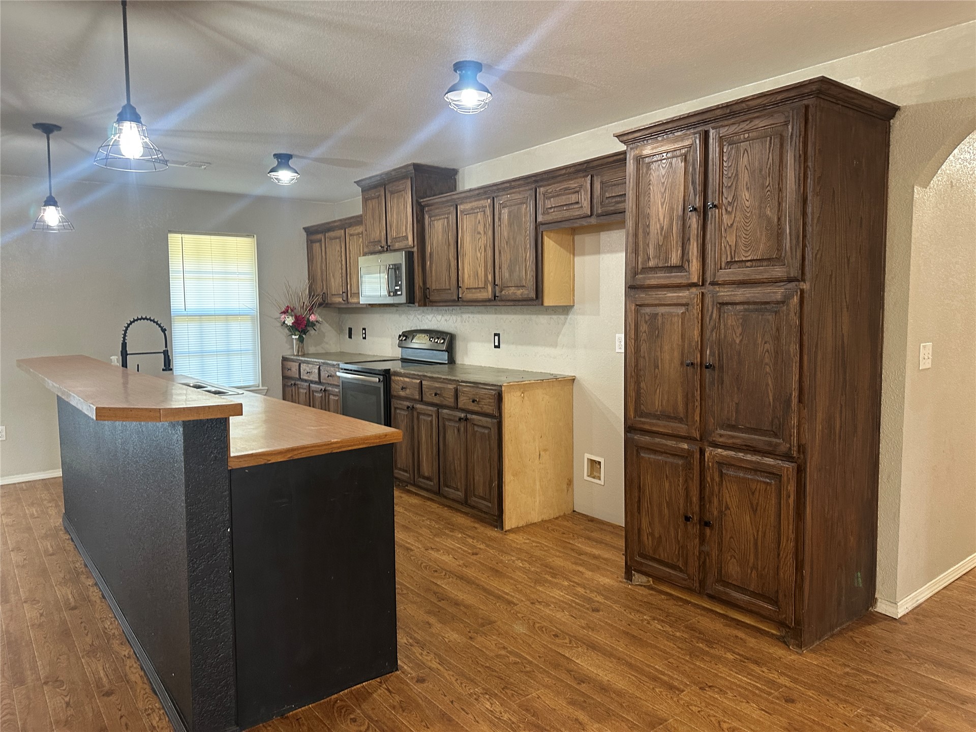 1400 Skyline Drive Property Photo 5