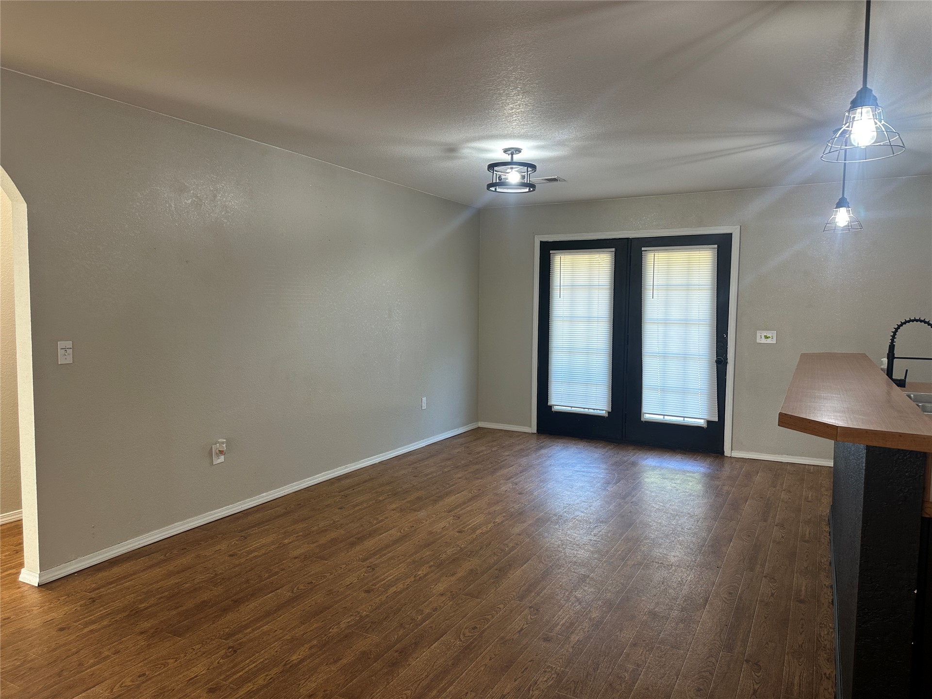 1400 Skyline Drive Property Photo 6