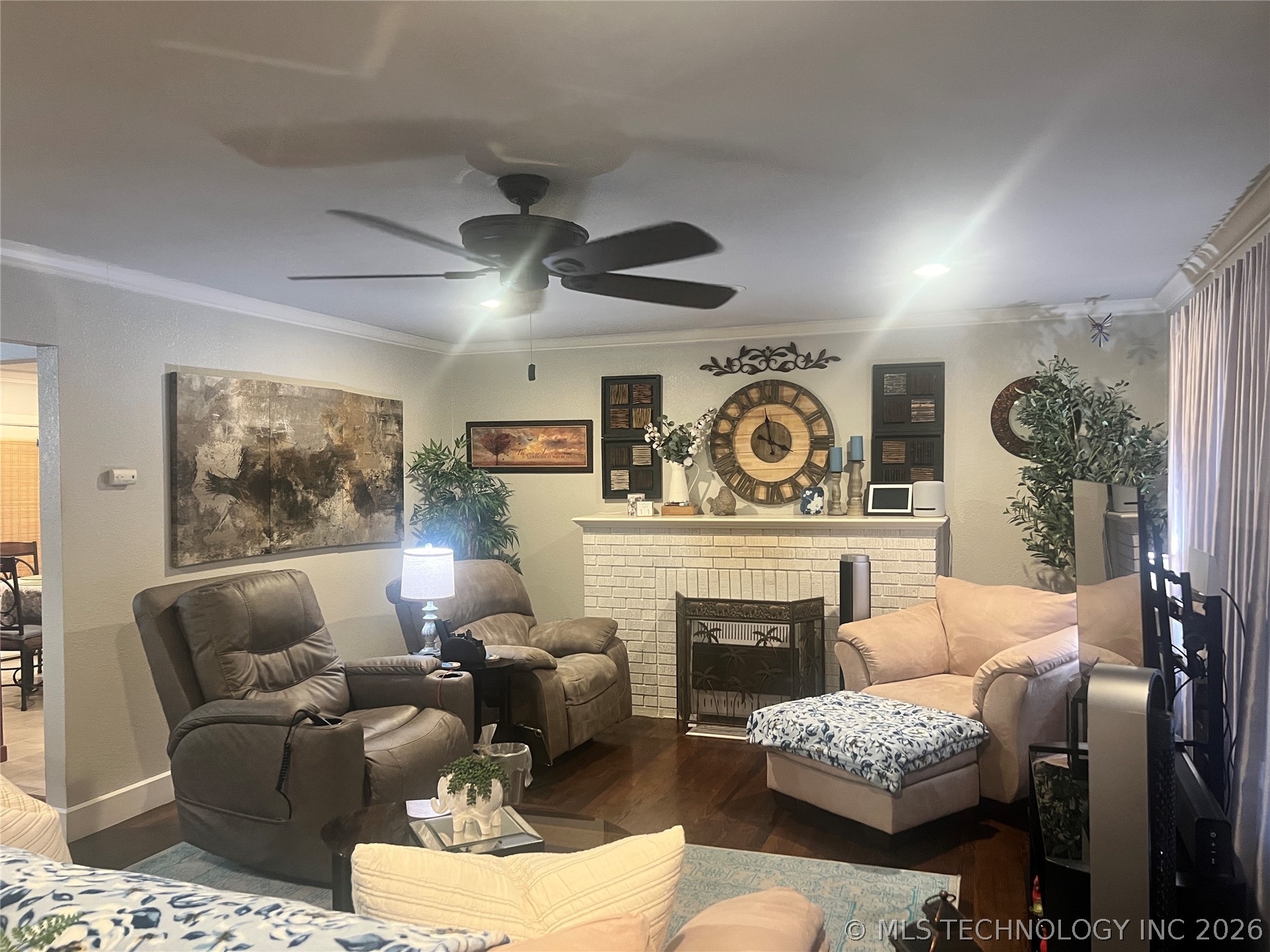 1221 Country Club Property Photo 5