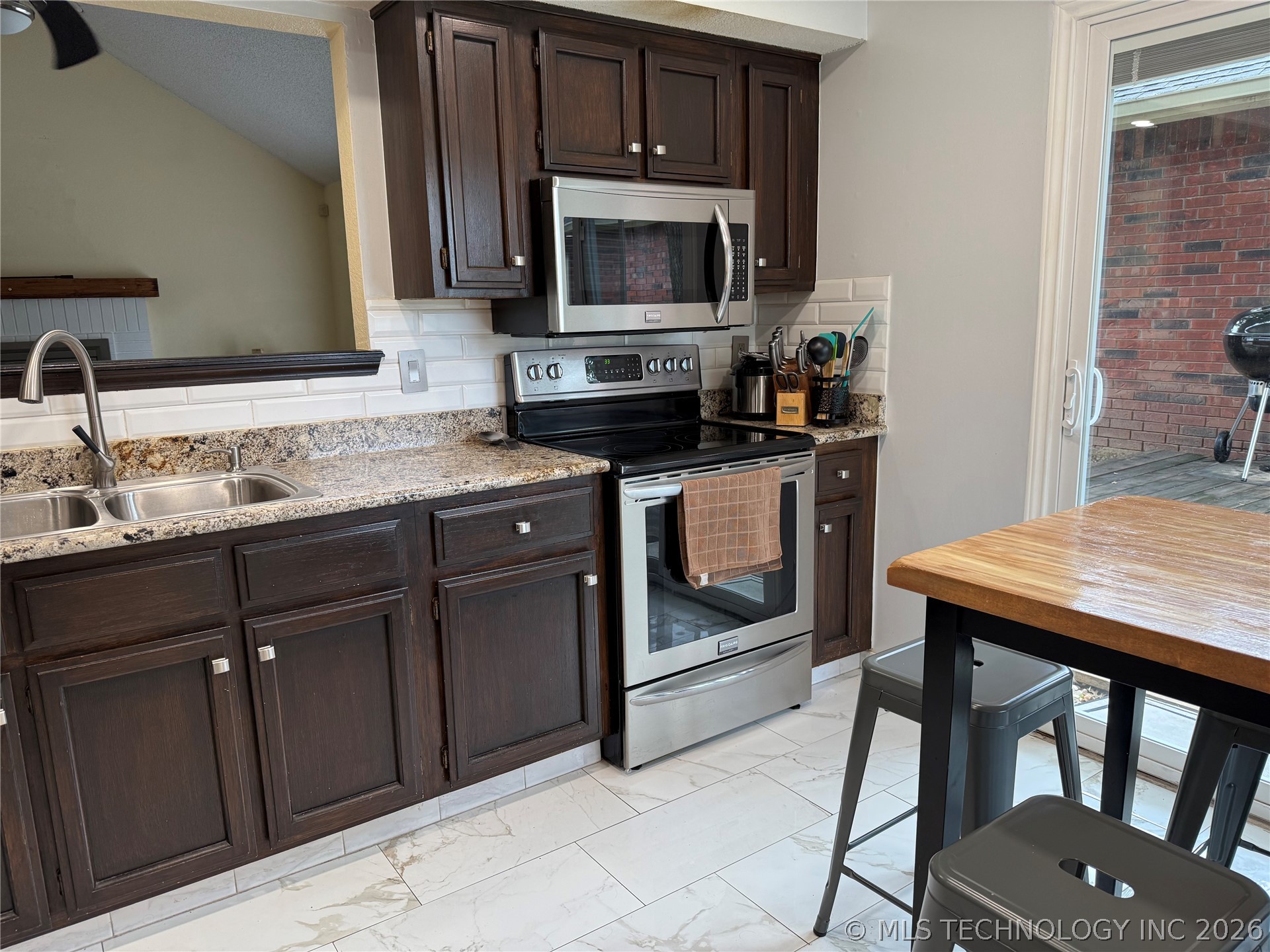 5215 E 90th Street Property Photo 2