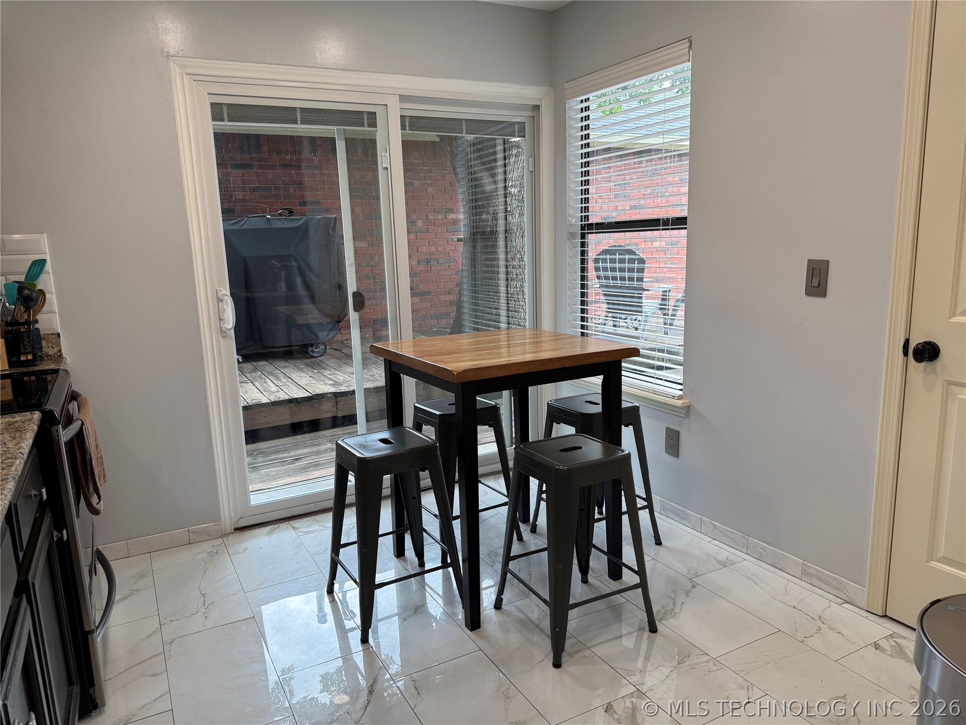 5215 E 90th Street Property Photo 3