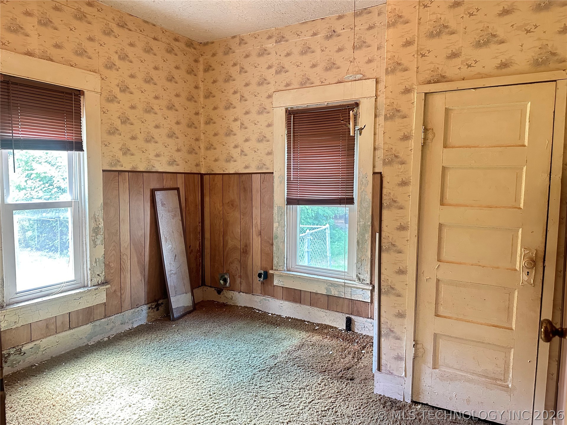 631 S Alabama Avenue Property Photo 9
