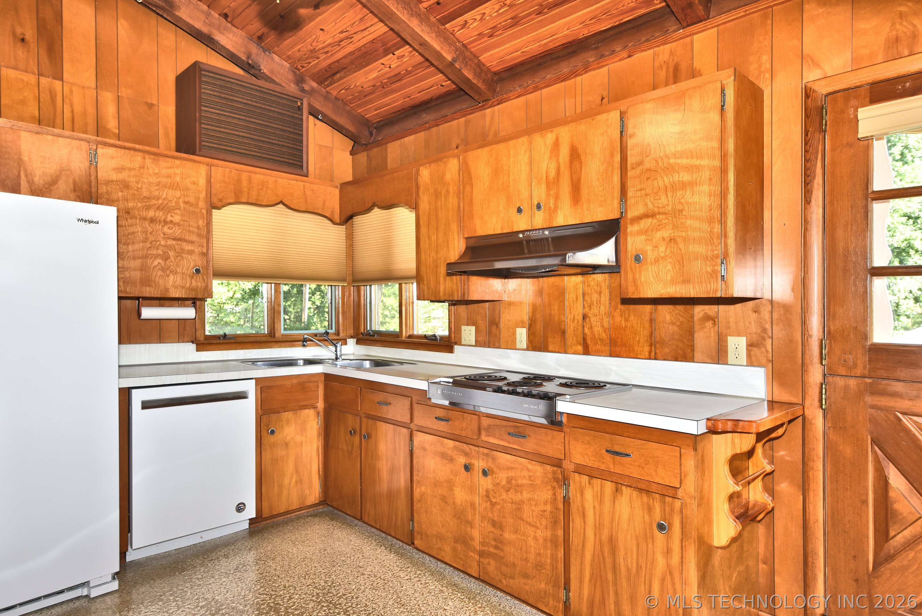 801 Risser Property Photo 13