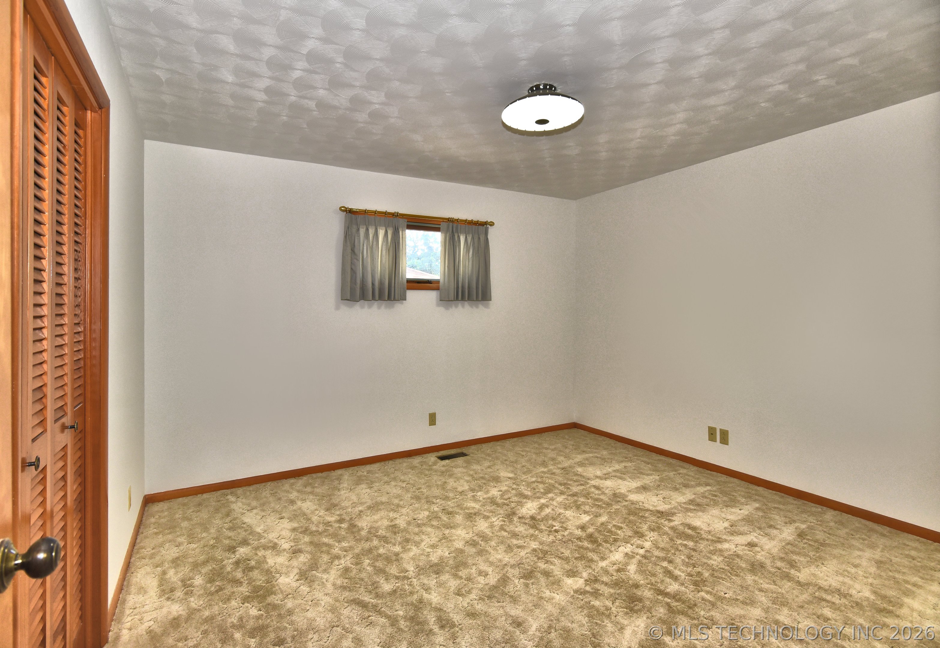 801 Risser Property Photo 16