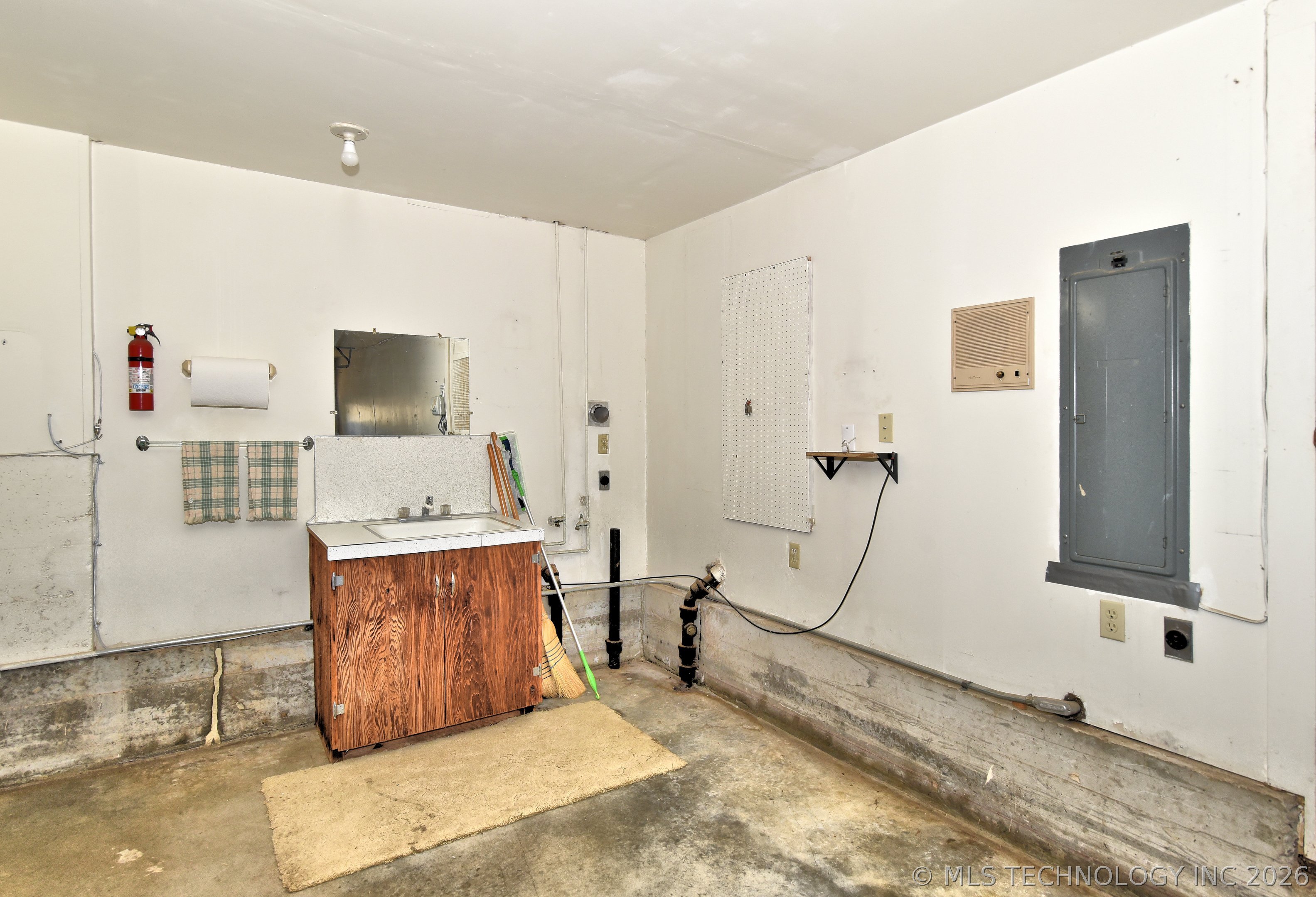 801 Risser Property Photo 30