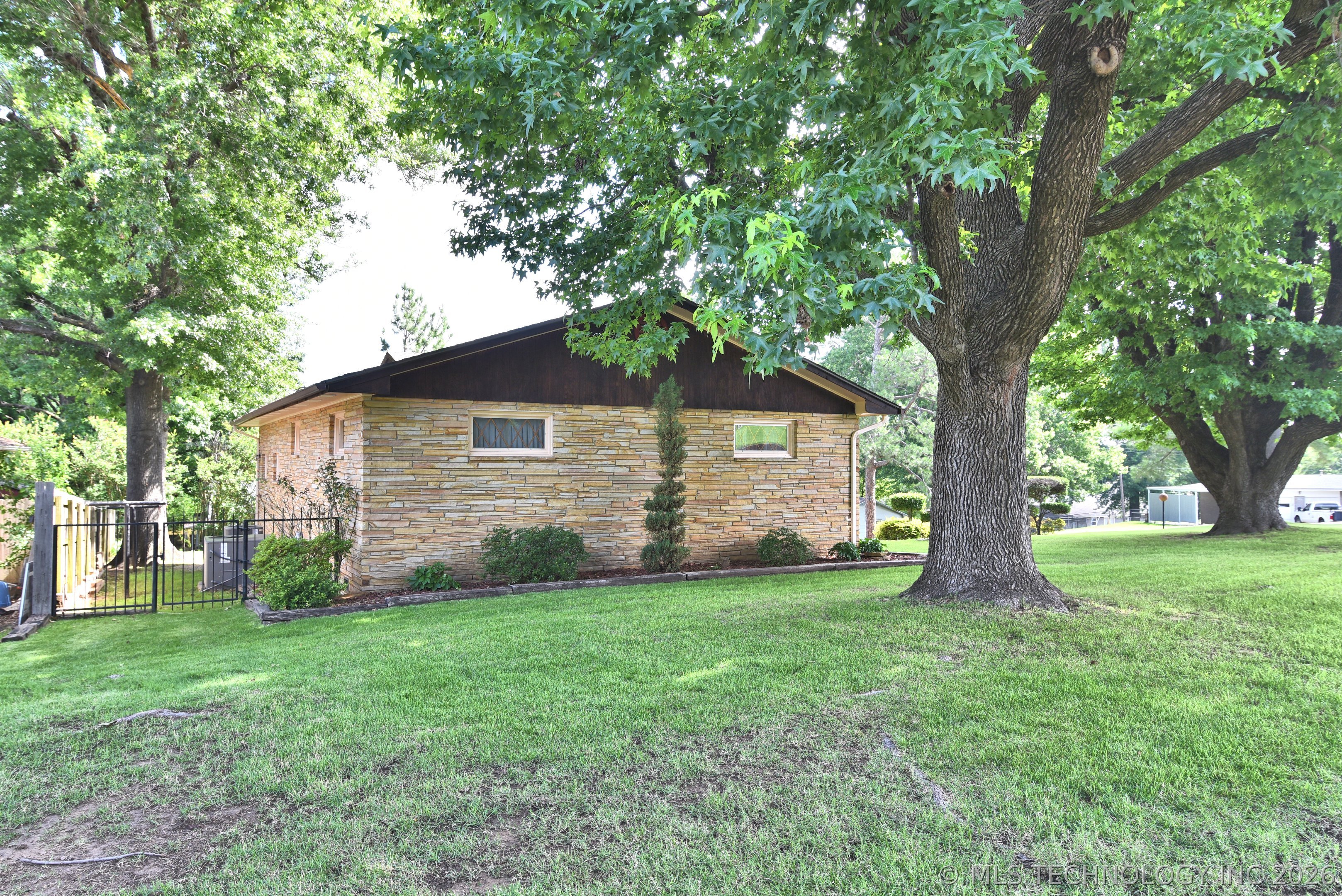 801 Risser Property Photo 33