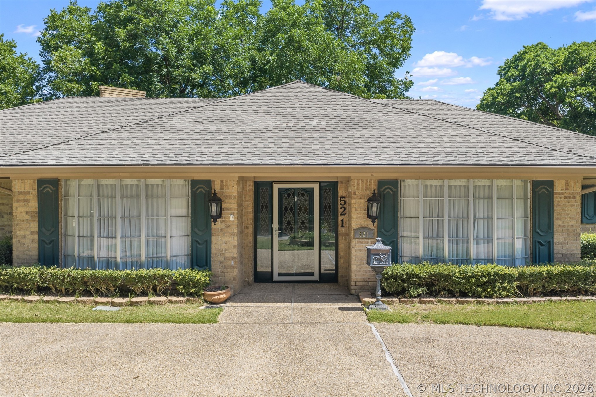 521 Circle Drive Property Photo 2