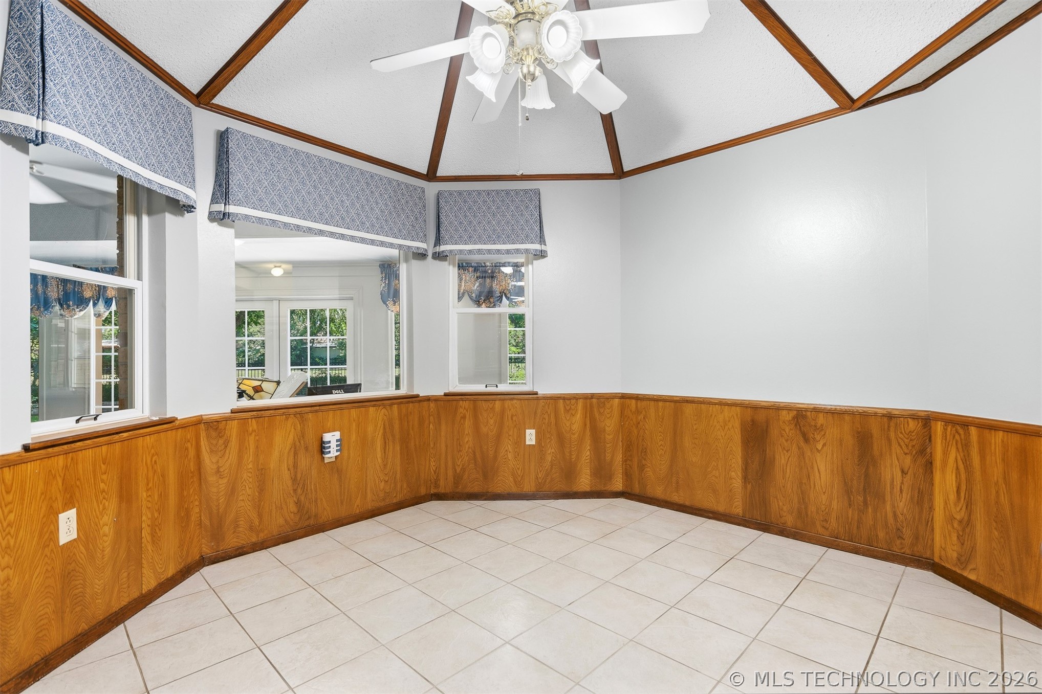521 Circle Drive Property Photo 7