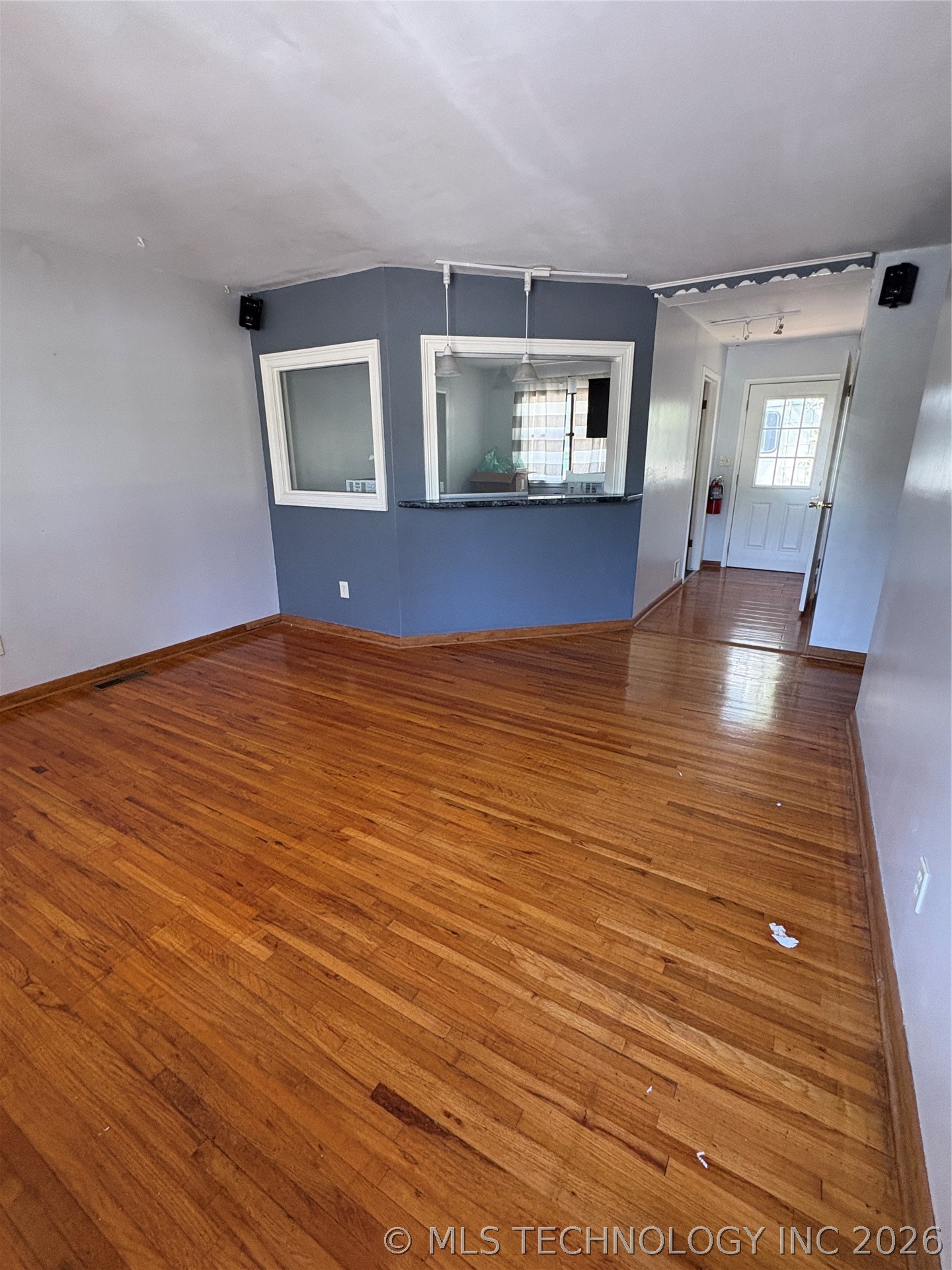 1239 W Main Street Property Photo 3