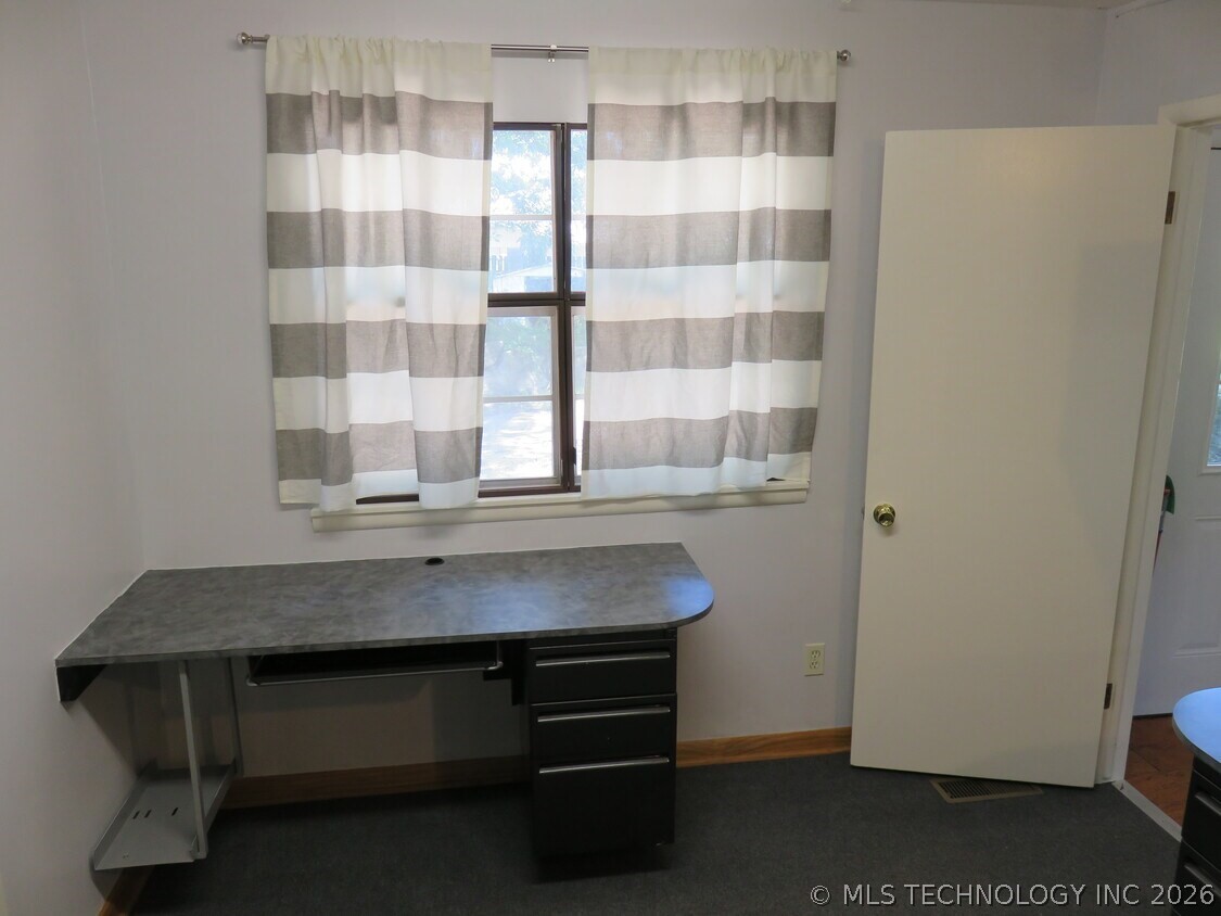 1239 W Main Street Property Photo 5