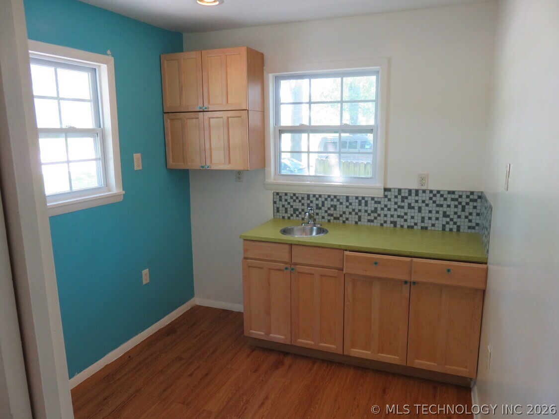 1239 W Main Street Property Photo 19