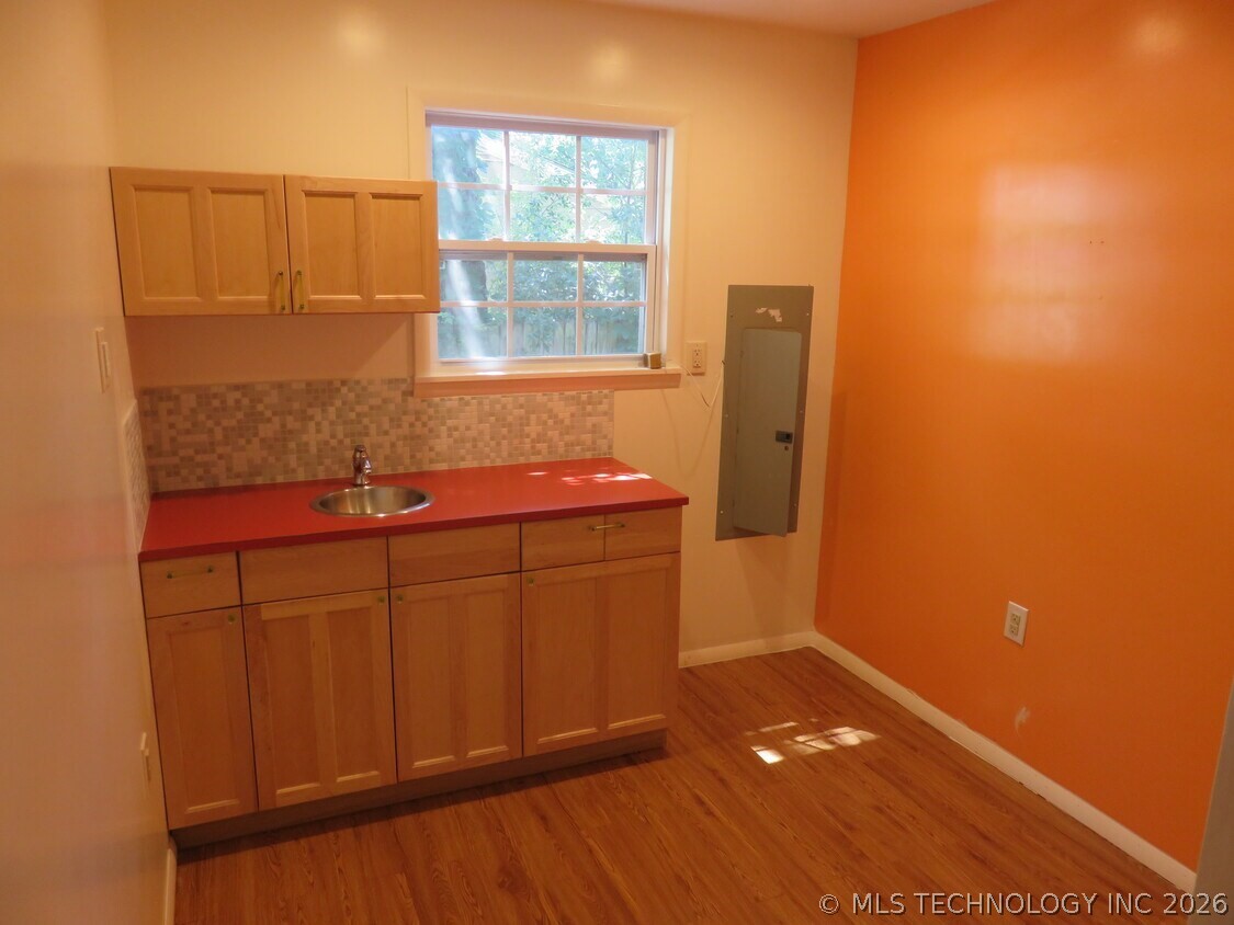 1239 W Main Street Property Photo 20