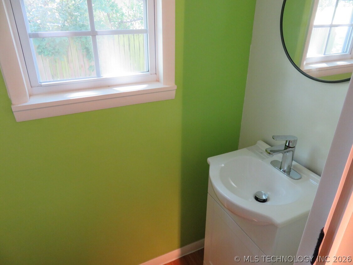 1239 W Main Street Property Photo 22