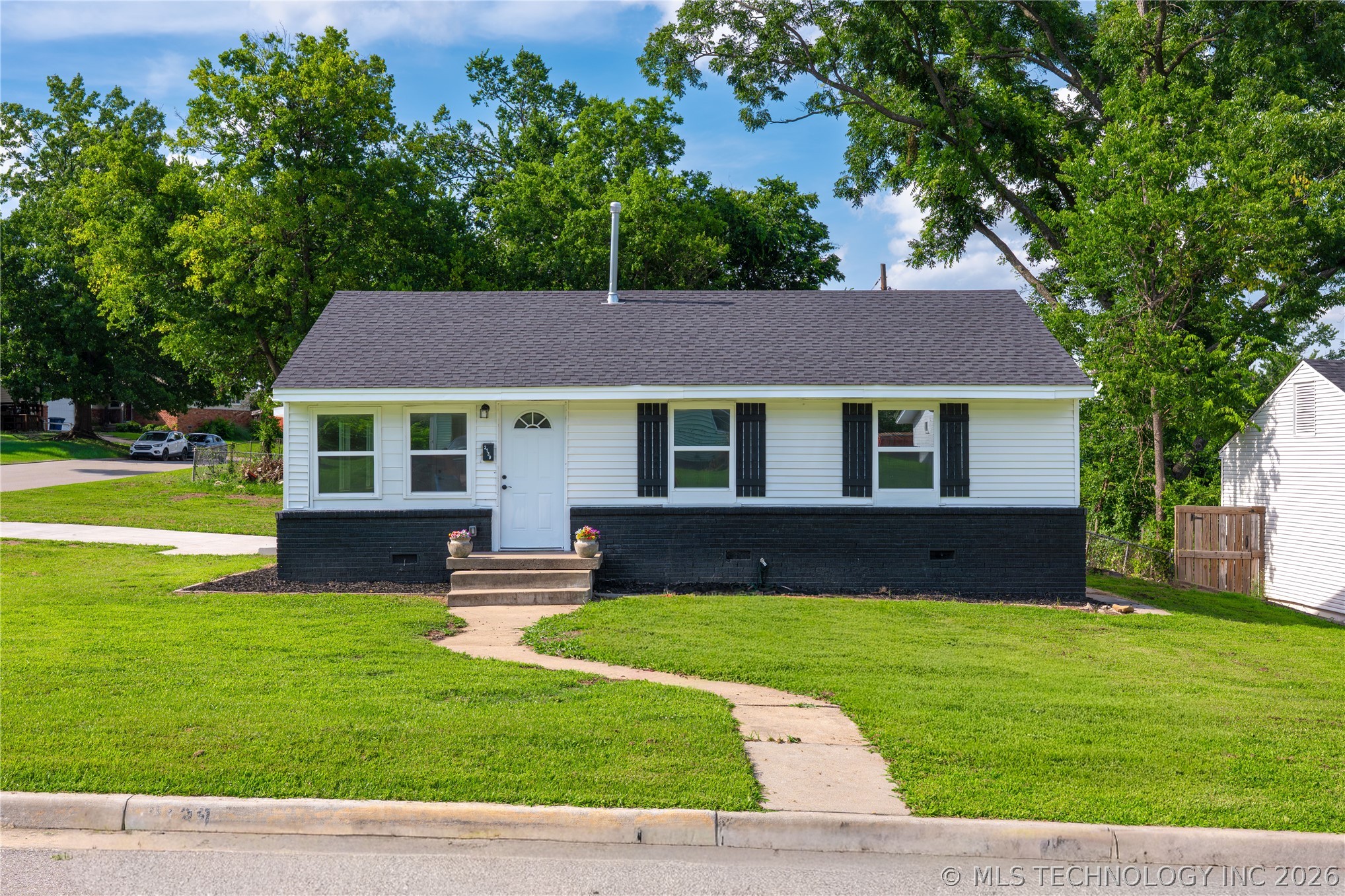 2139 W 46th Place Property Photo 1