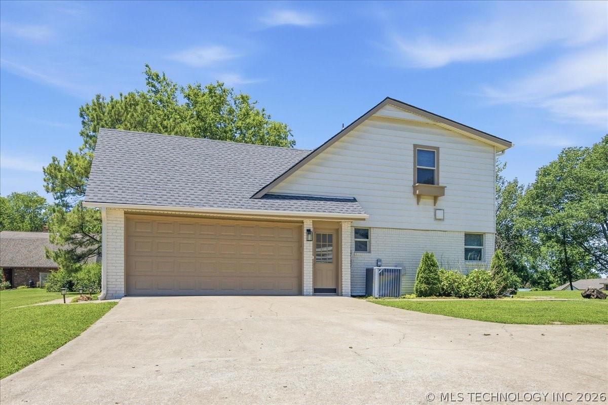 18013 E 93rd Street North Property Photo 4