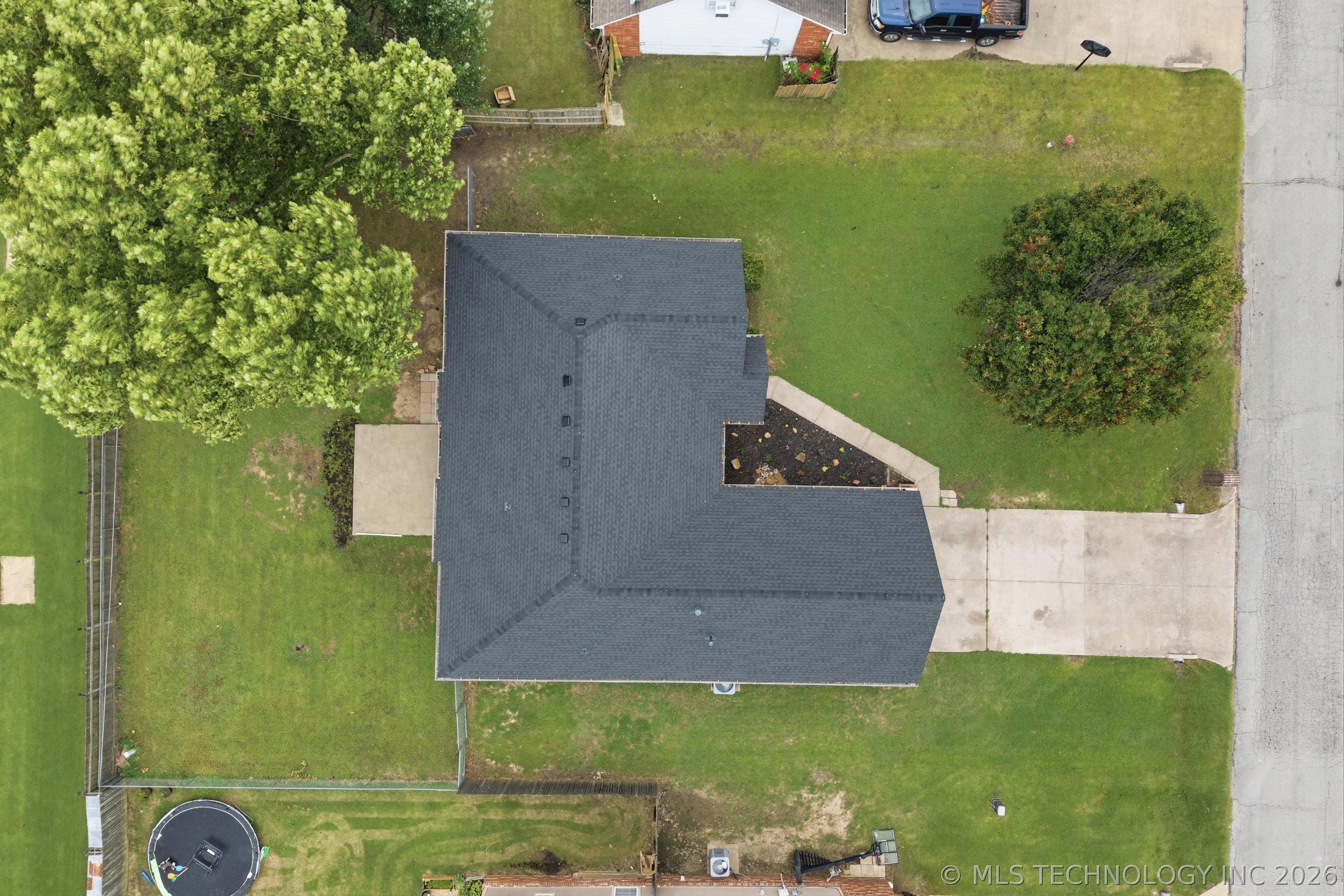 1004 W Beech Street Property Photo 5