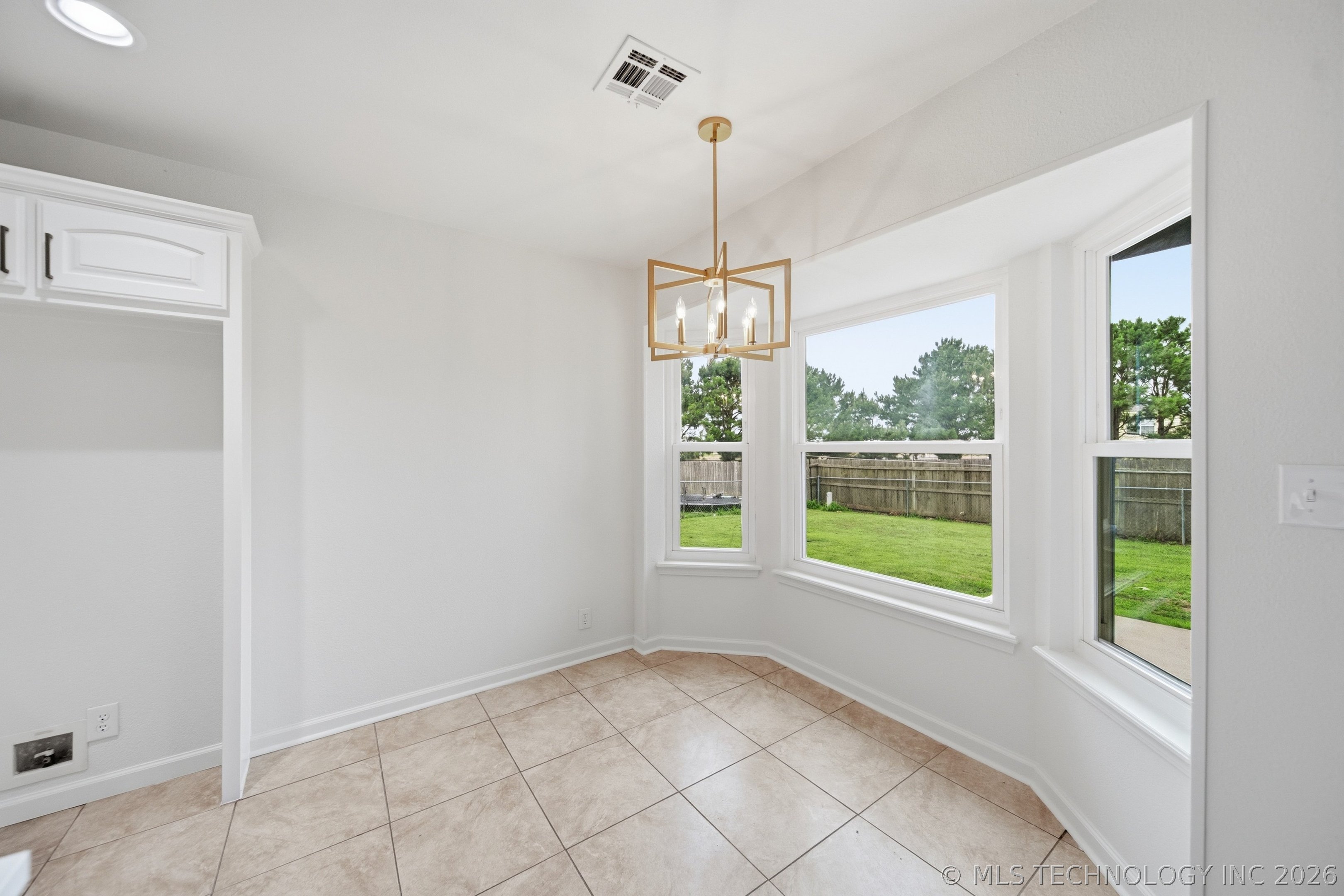1004 W Beech Street Property Photo 12