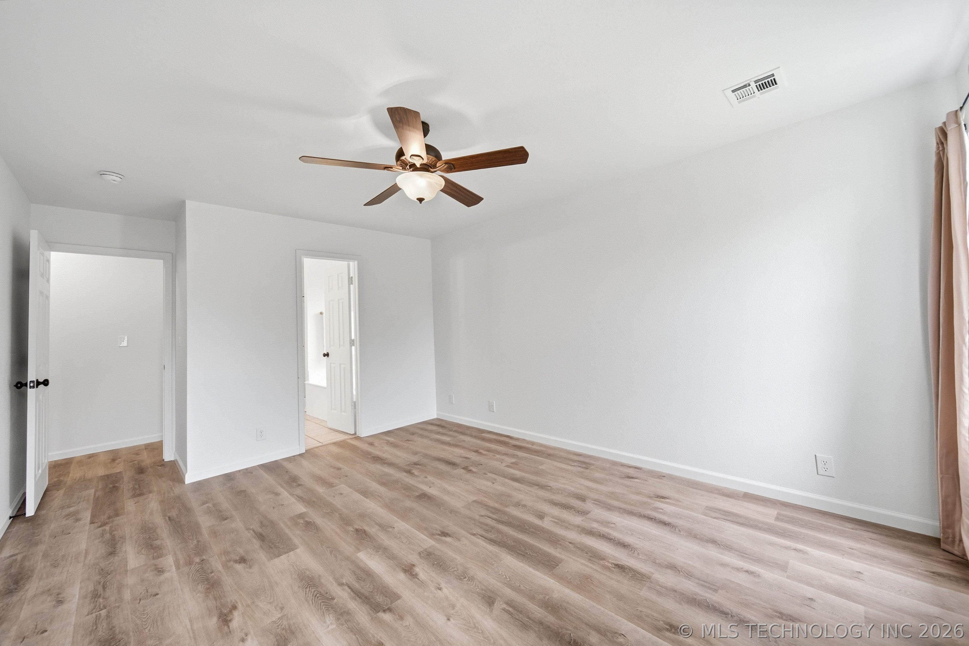 1004 W Beech Street Property Photo 19