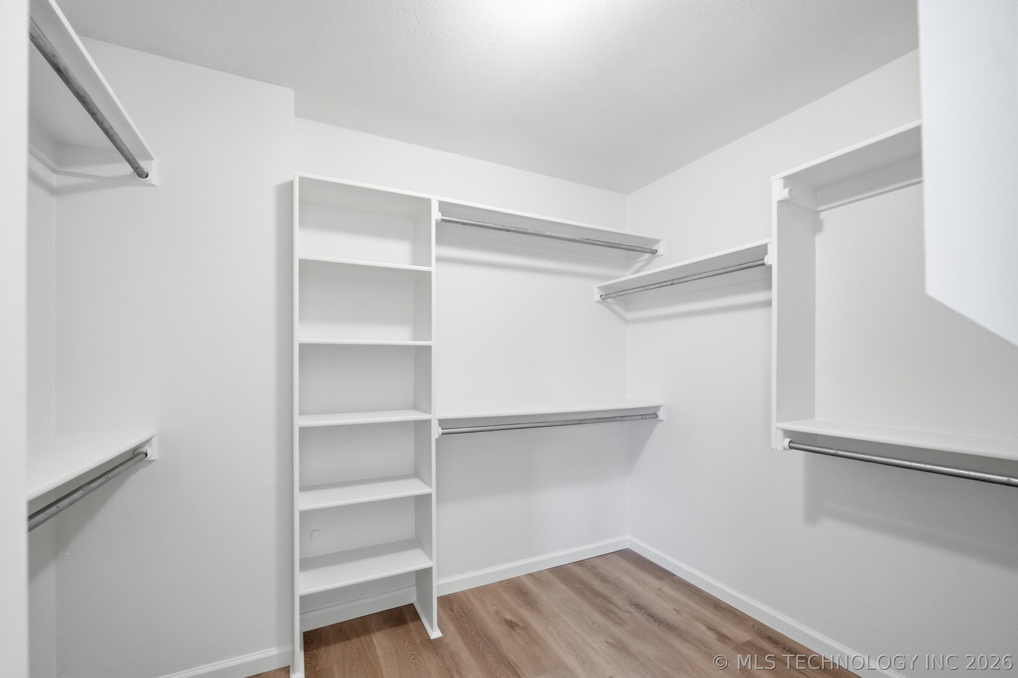1004 W Beech Street Property Photo 24