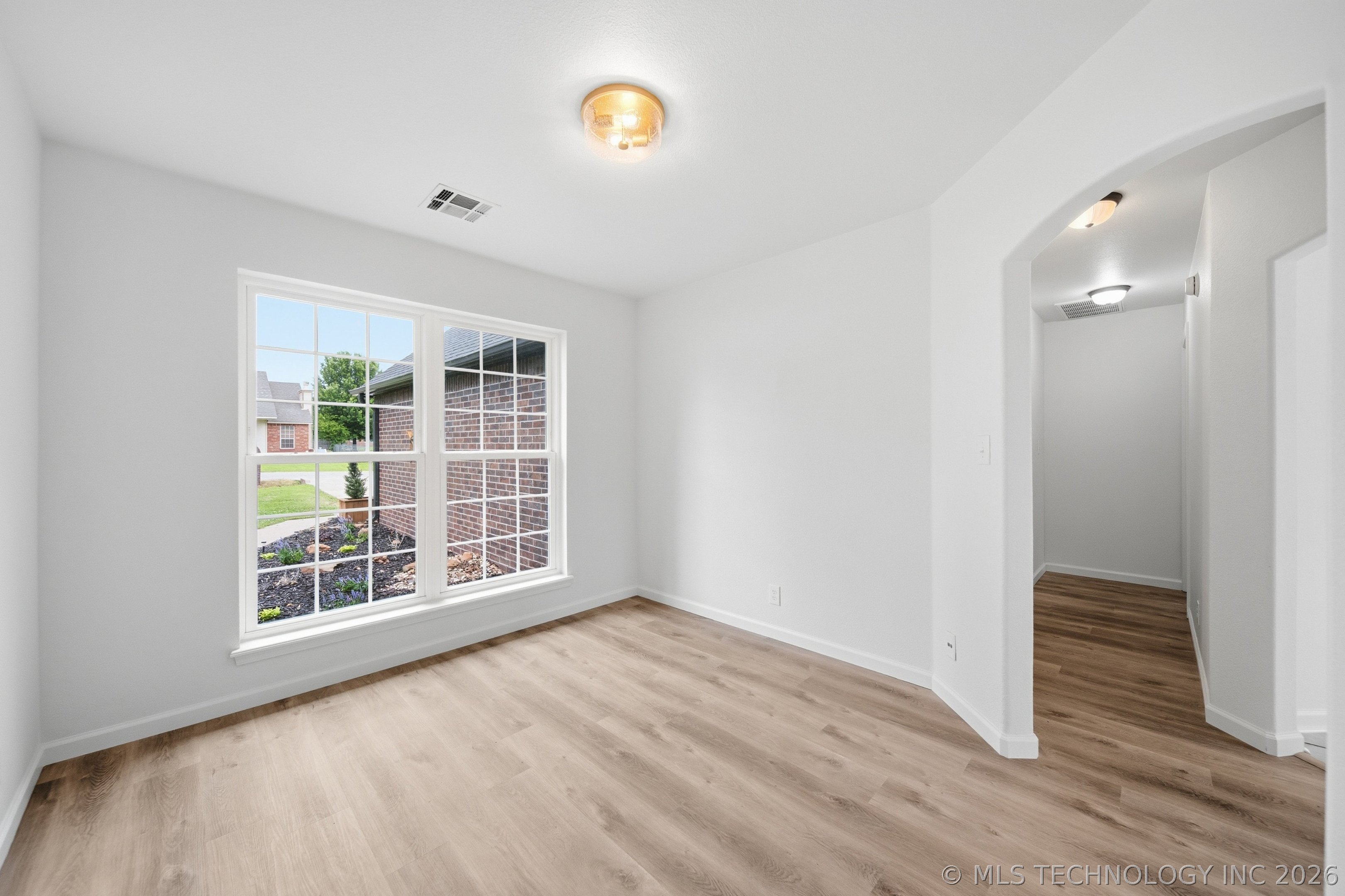 1004 W Beech Street Property Photo 26