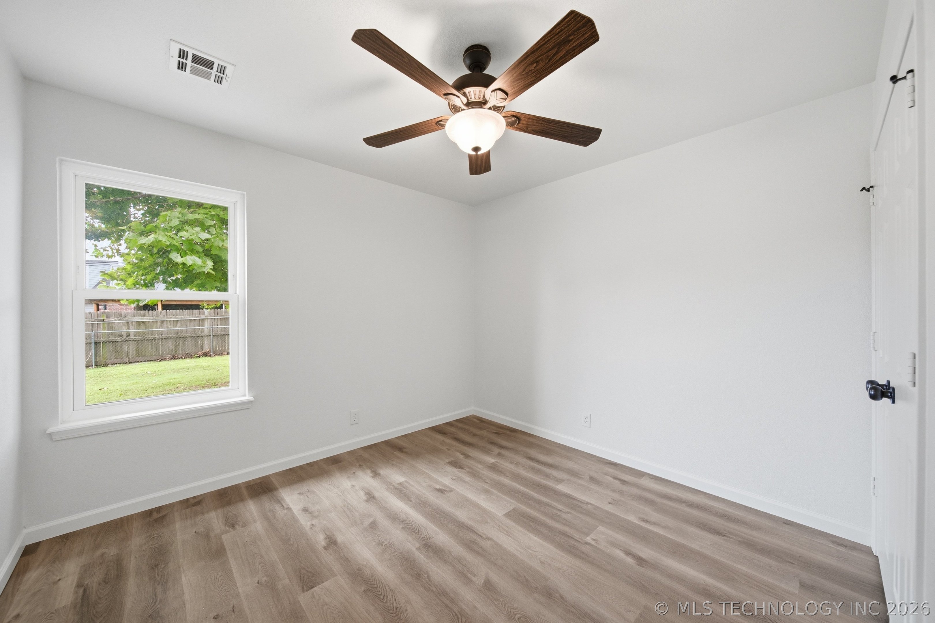 1004 W Beech Street Property Photo 27