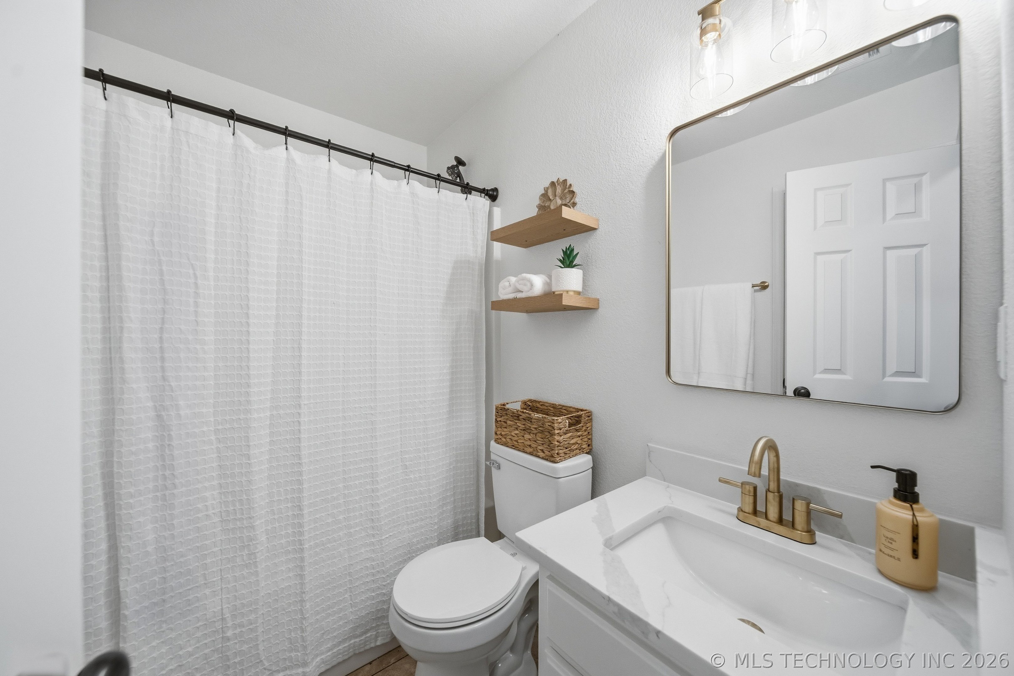 1004 W Beech Street Property Photo 28