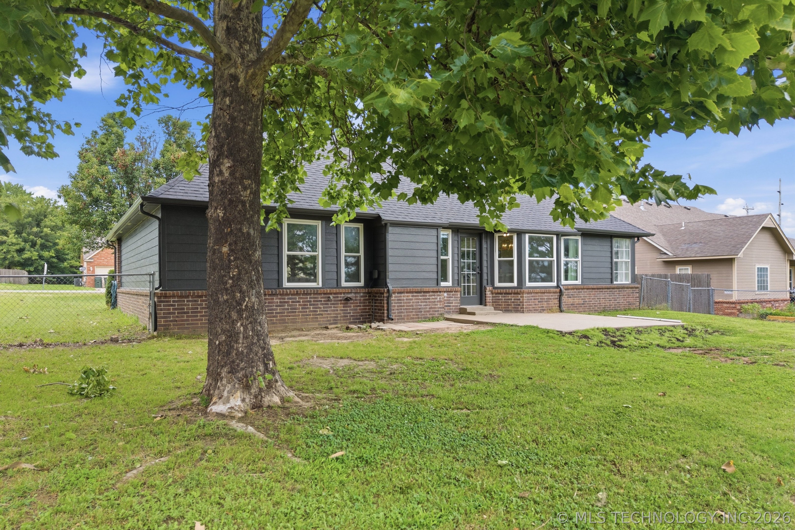 1004 W Beech Street Property Photo 35