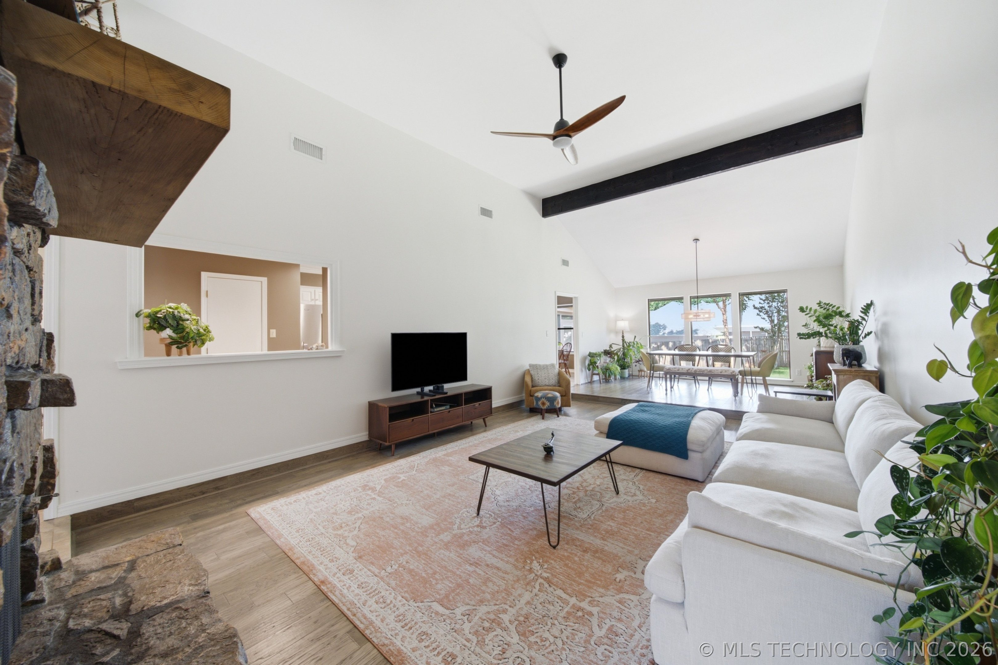 6407 S Quebec Avenue Property Photo 8