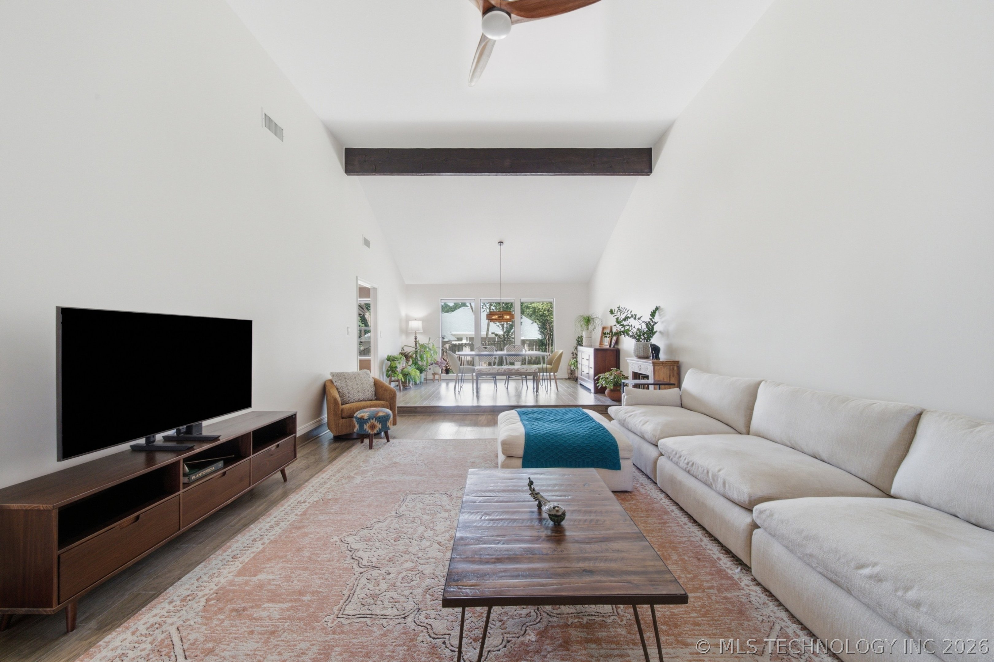 6407 S Quebec Avenue Property Photo 9