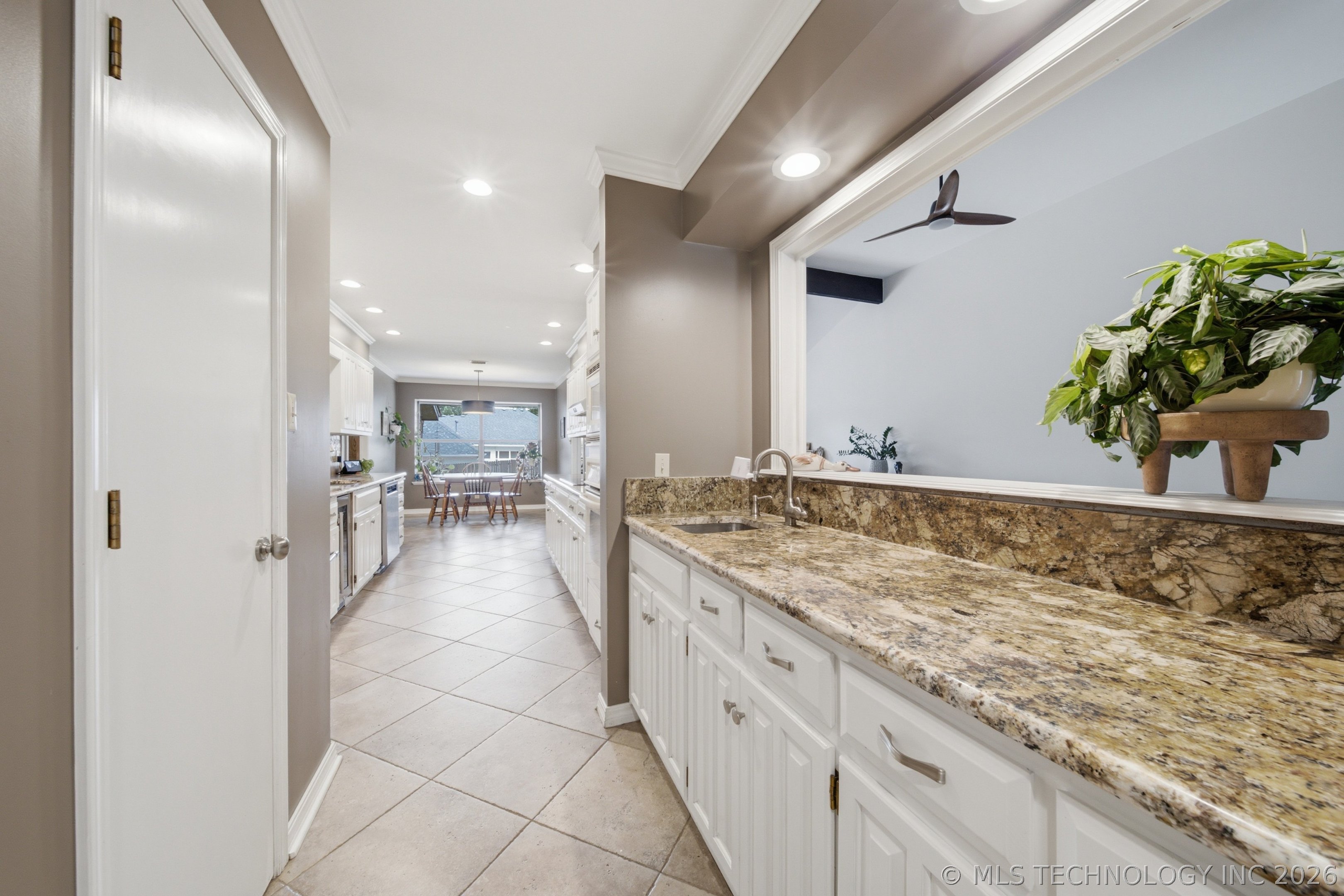 6407 S Quebec Avenue Property Photo 14