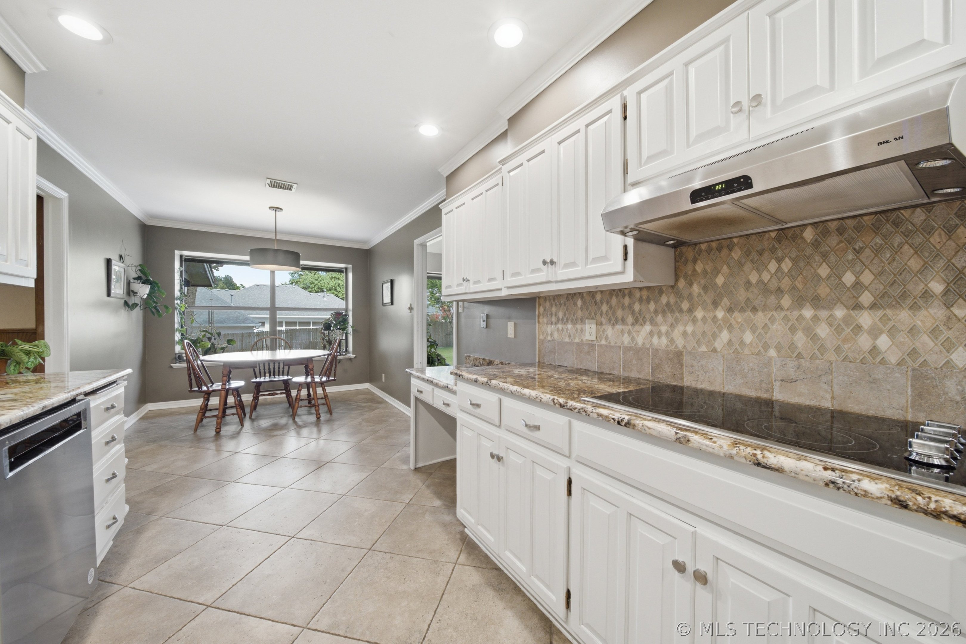 6407 S Quebec Avenue Property Photo 18