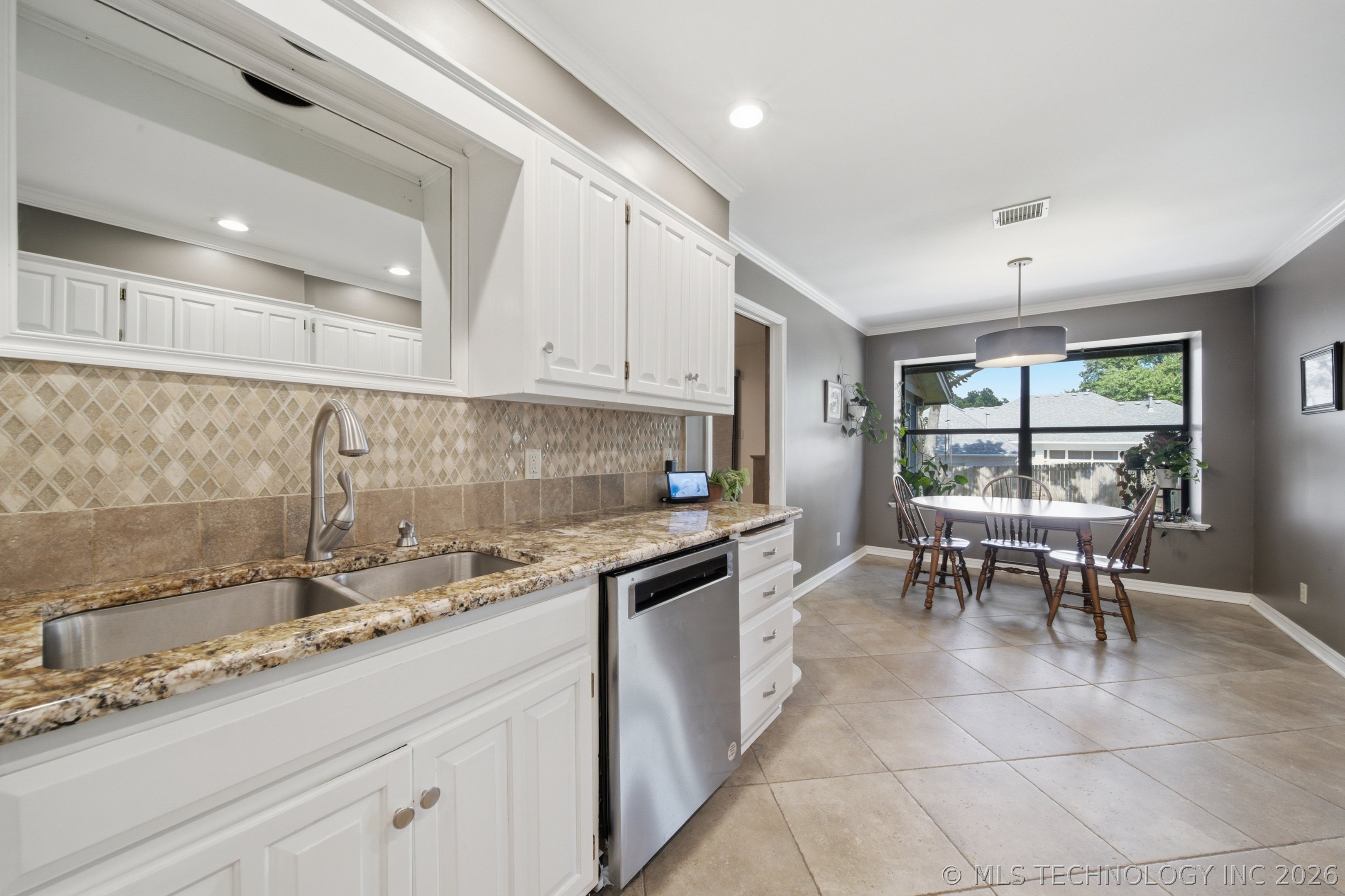 6407 S Quebec Avenue Property Photo 19