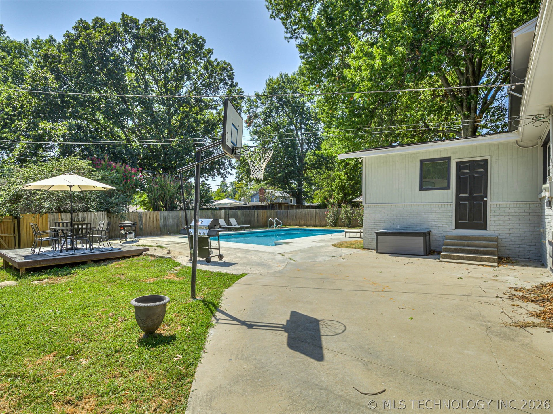 4030 E 52nd Street Property Photo 56