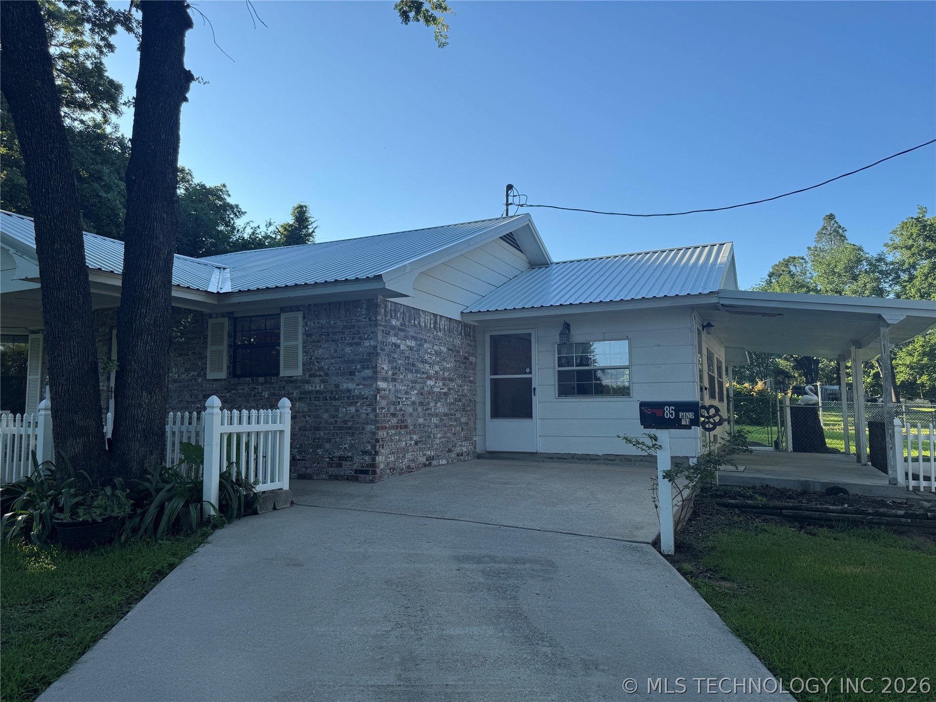 85 Pine Street Property Photo 4