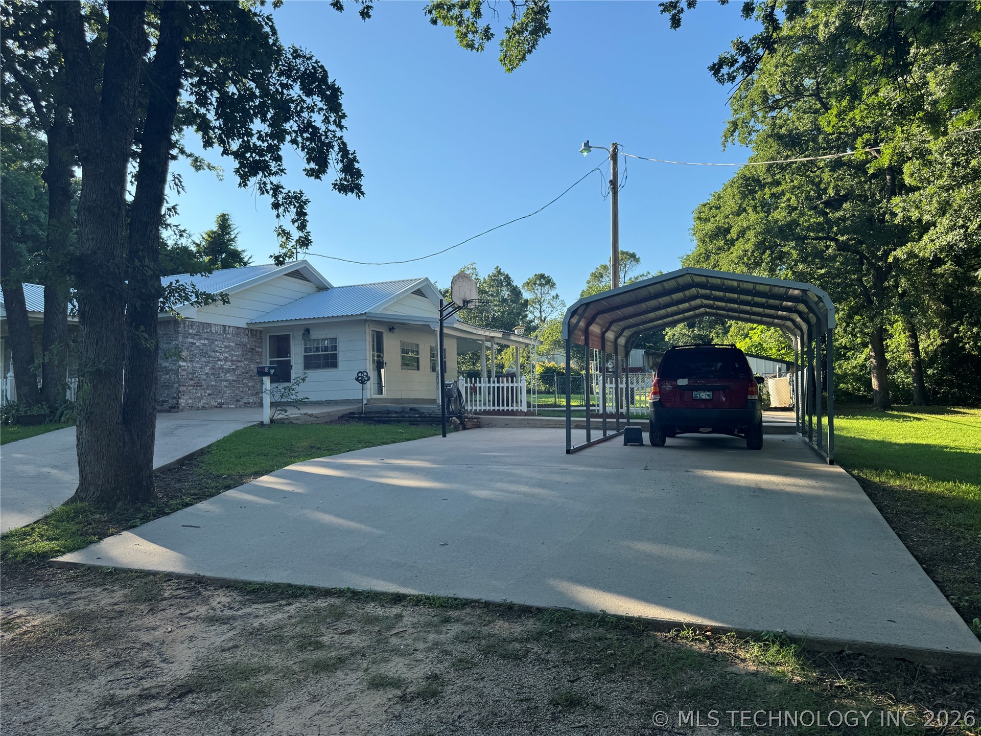 85 Pine Street Property Photo 6