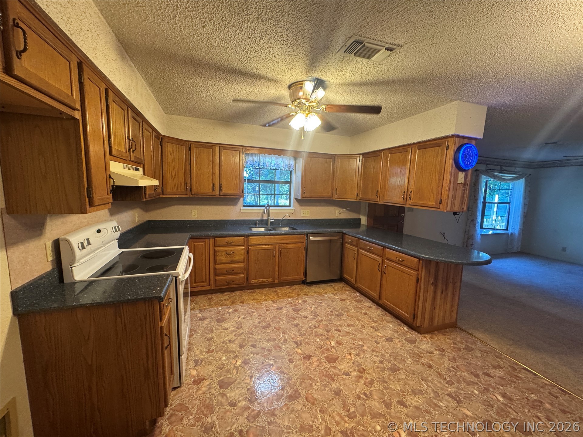 85 Pine Street Property Photo 14