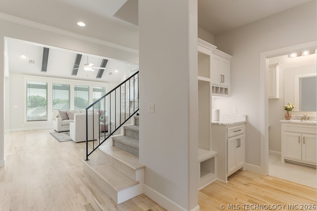 6501 S Fir Avenue Property Photo 3