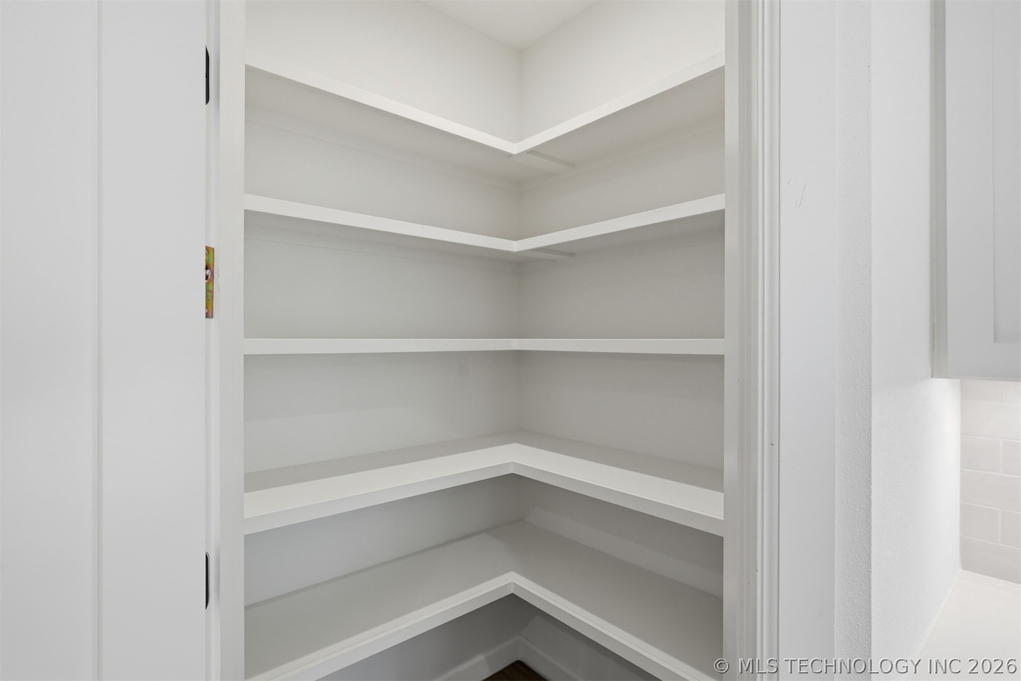 1563 S Hickory Circle Property Photo 15