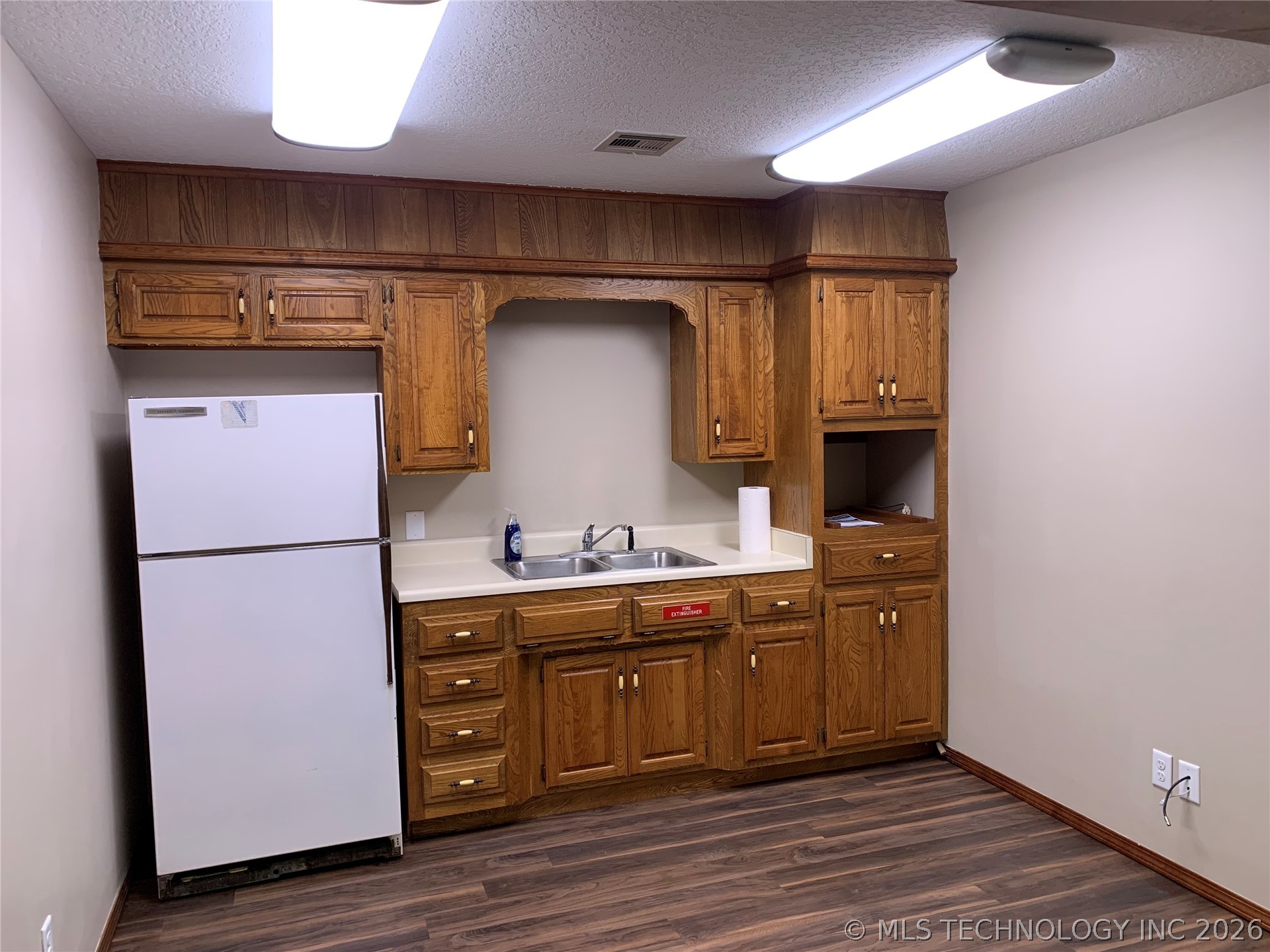 605 W Needles Avenue Property Photo 3