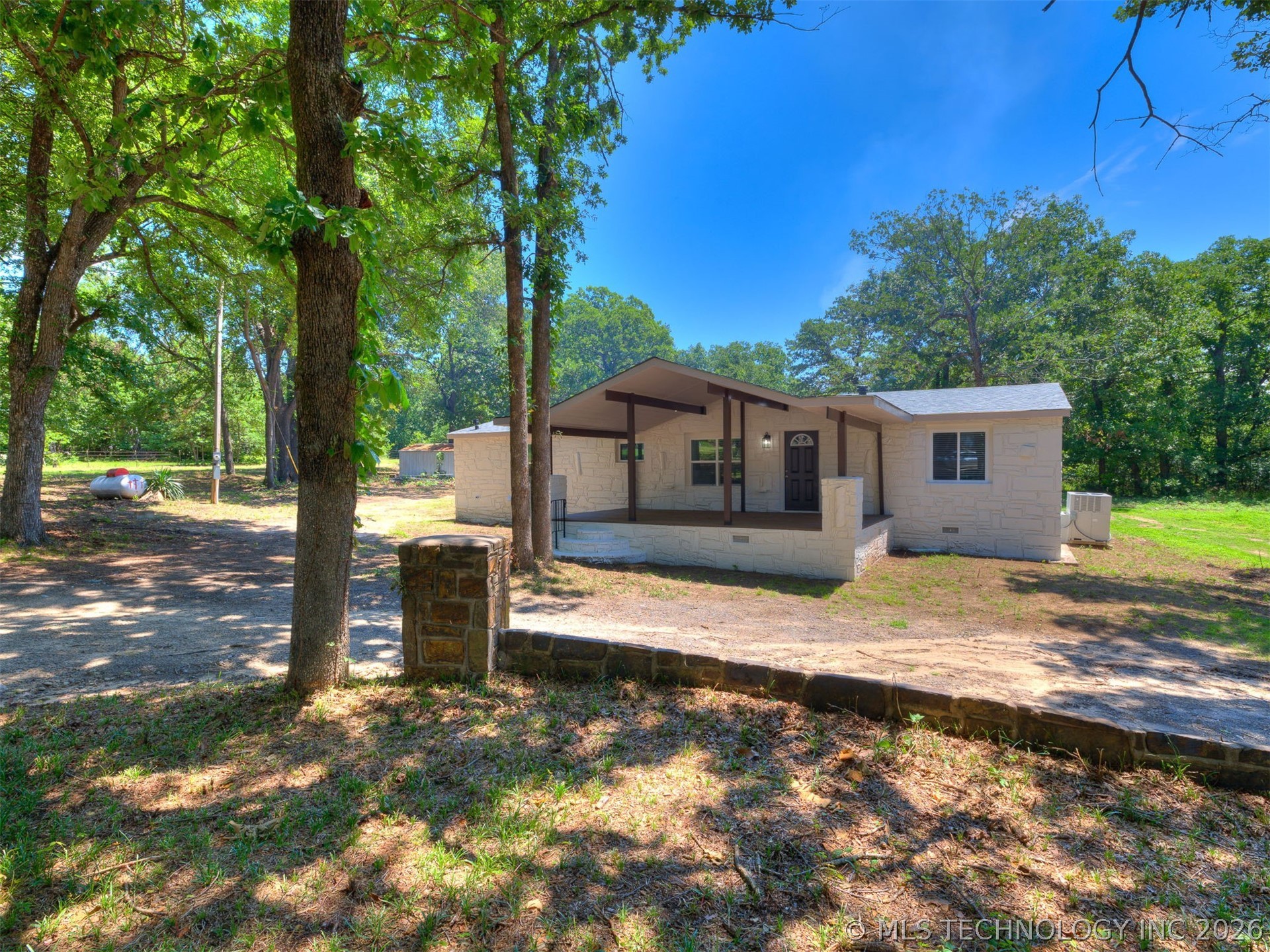 421065 E 1174 Road Property Photo 2