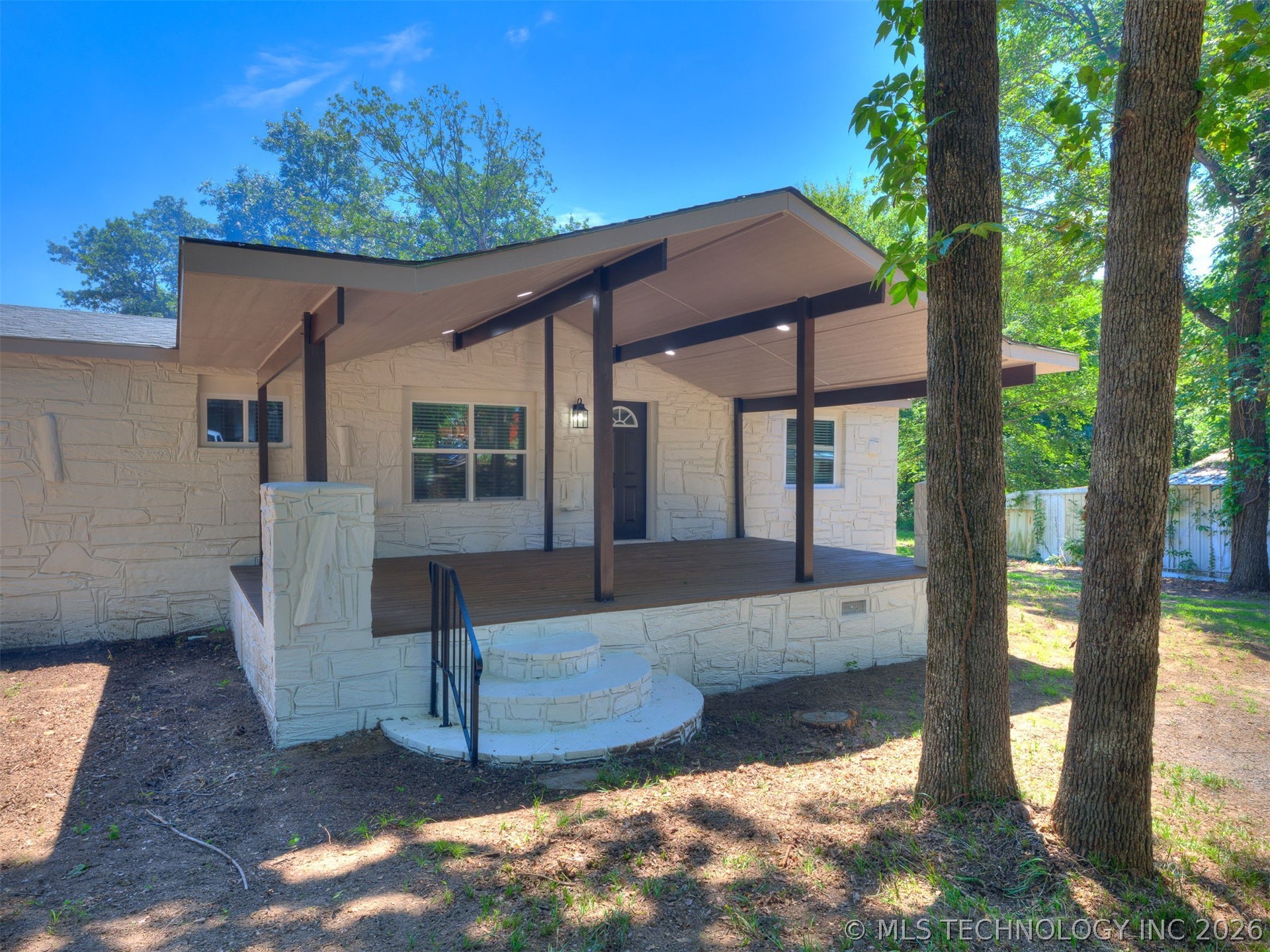 421065 E 1174 Road Property Photo 3