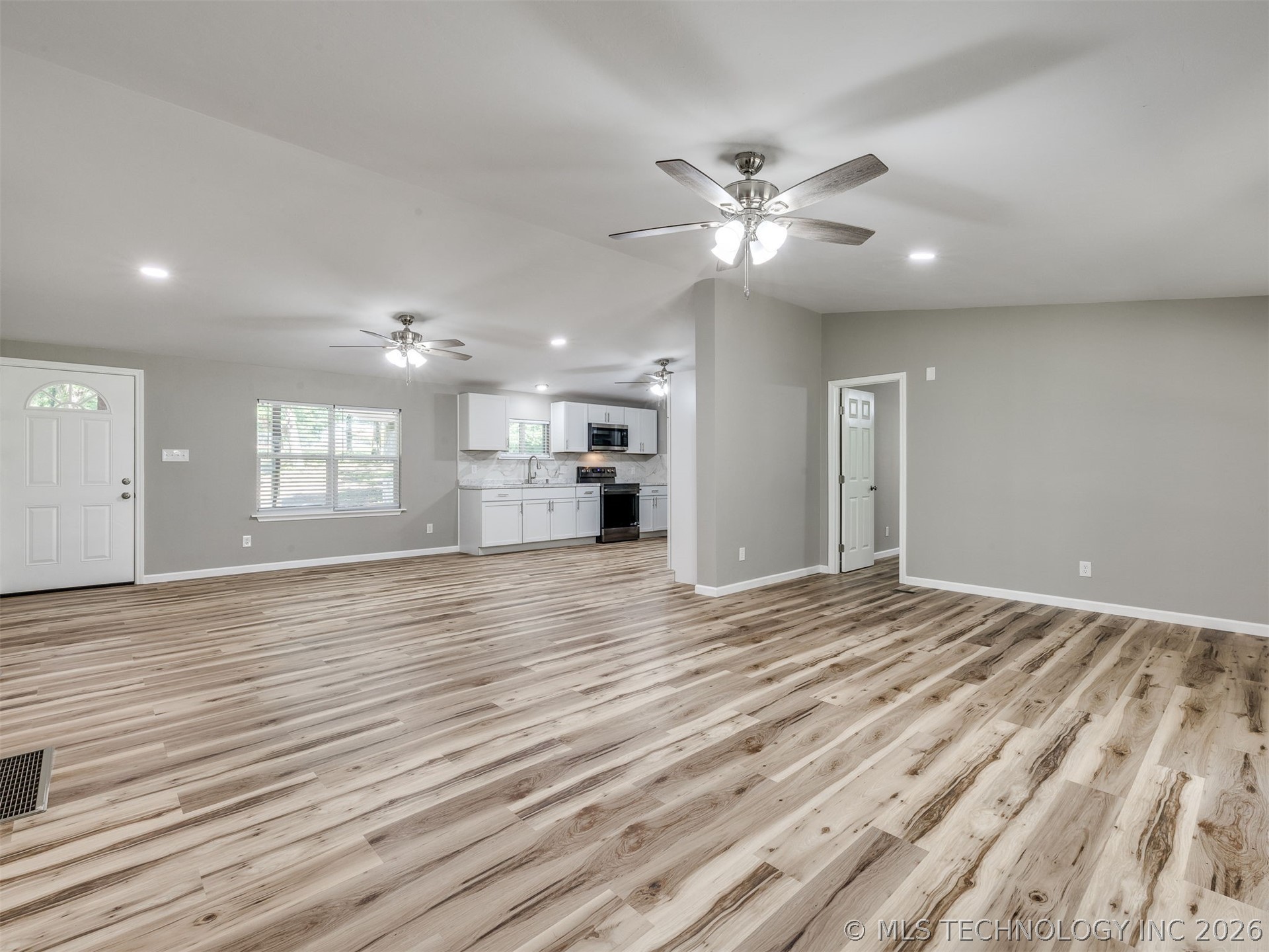 421065 E 1174 Road Property Photo 6