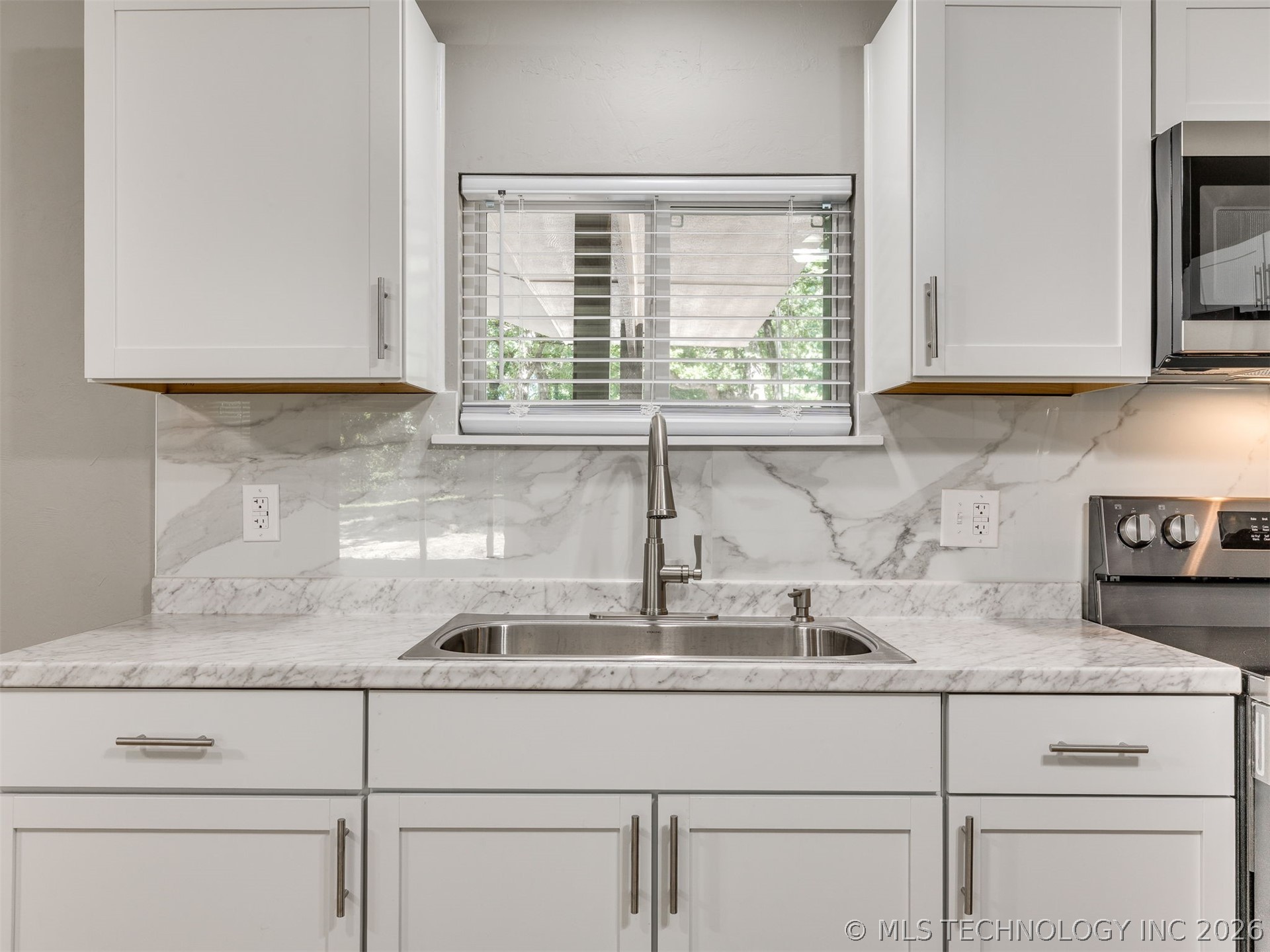 421065 E 1174 Road Property Photo 9