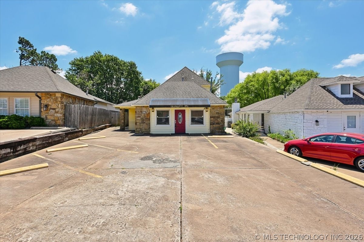 4940 E 73rd Street Property Photo 2
