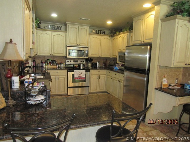 512 Oakland Property Photo 10